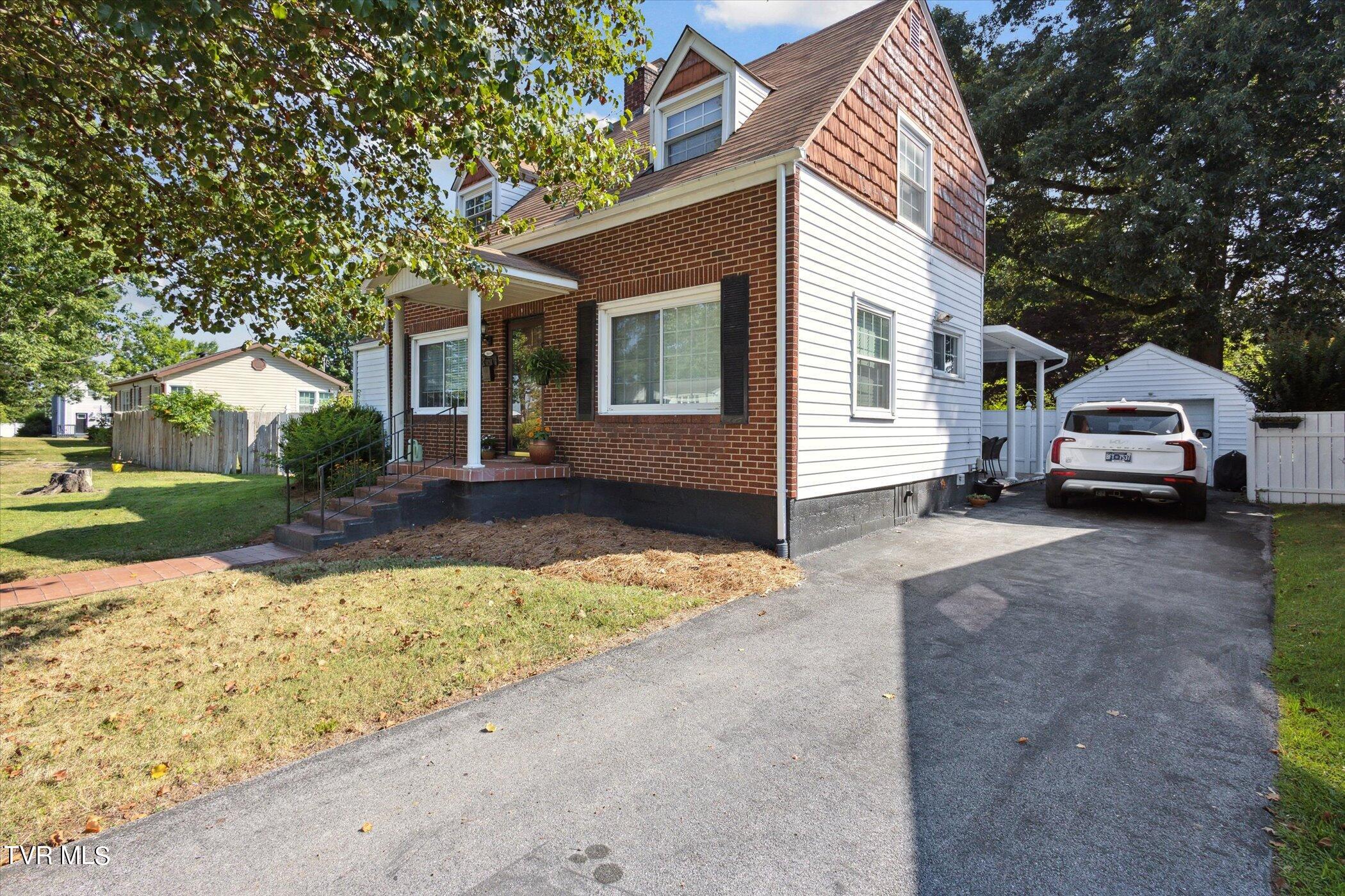 1809 Oakwood Drive