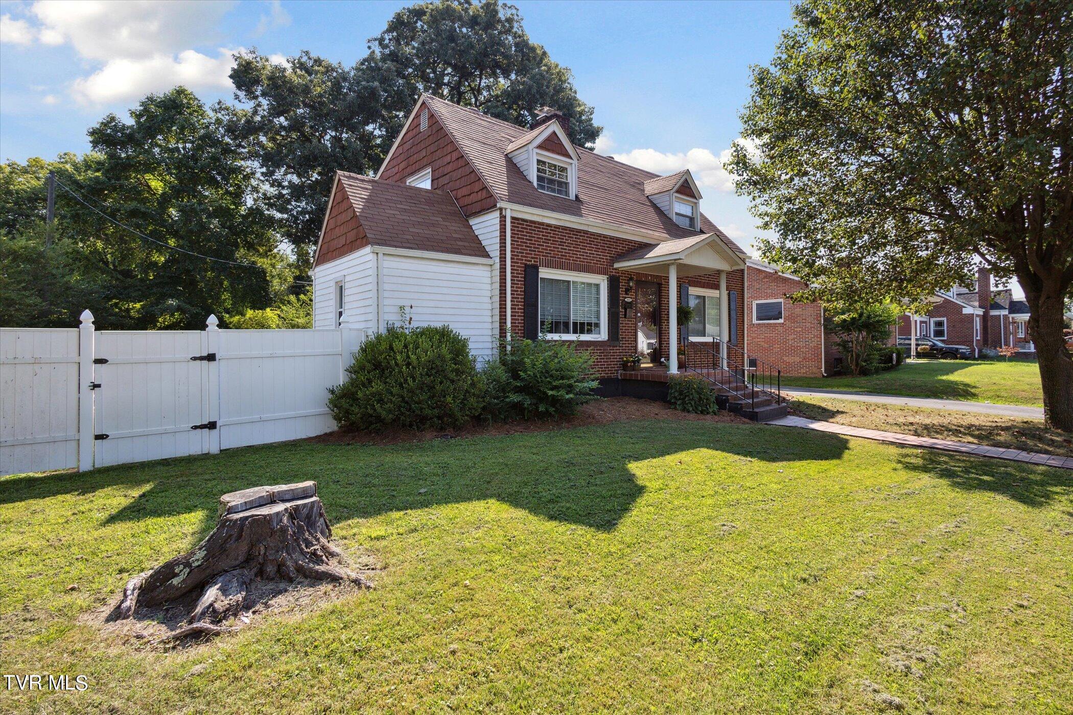 1809 Oakwood Drive
