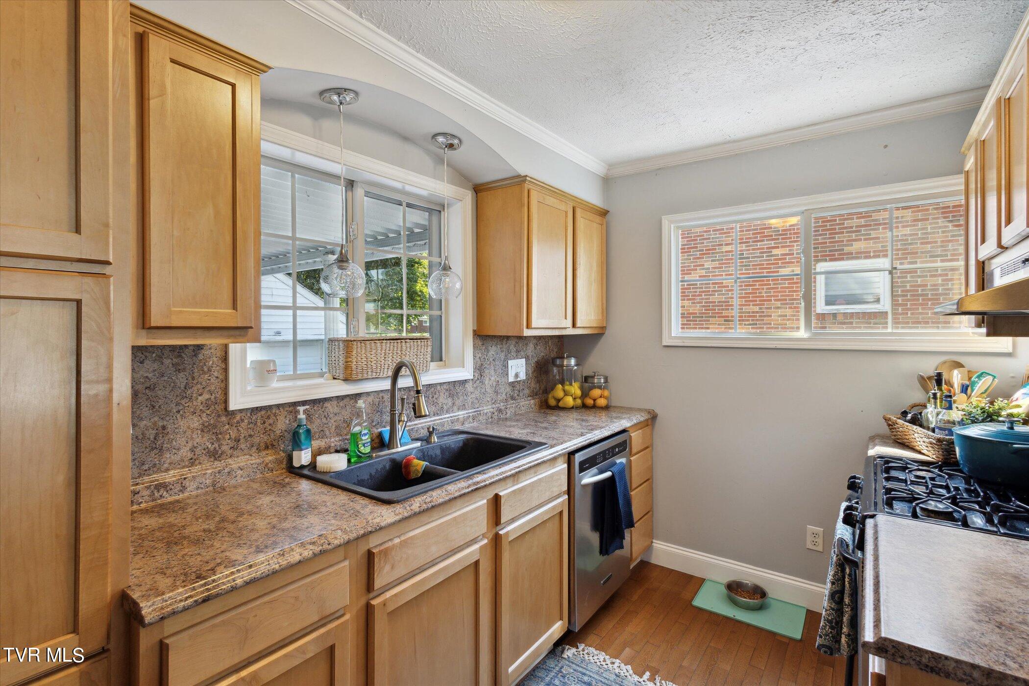 1809 Oakwood Drive