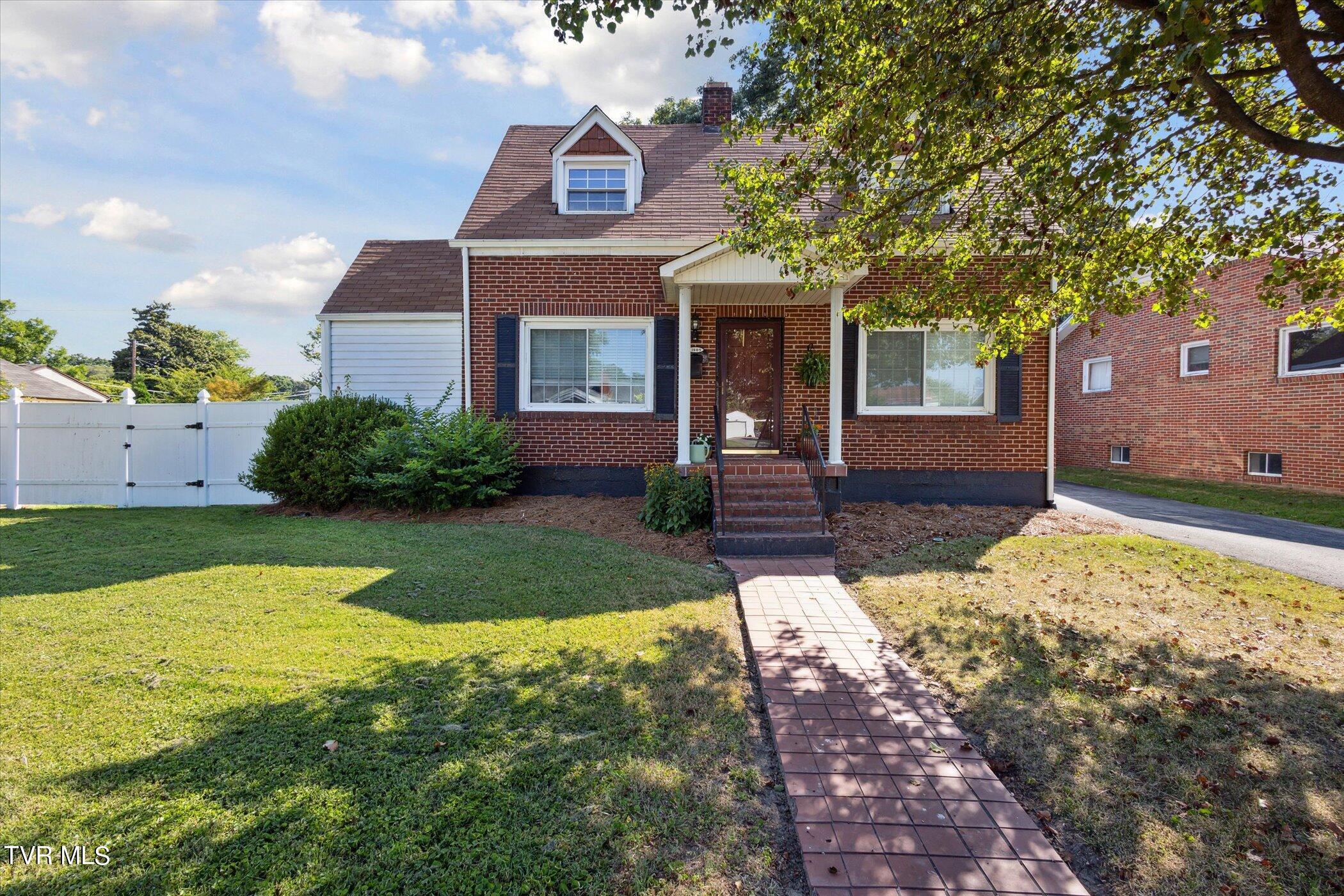 1809 Oakwood Drive