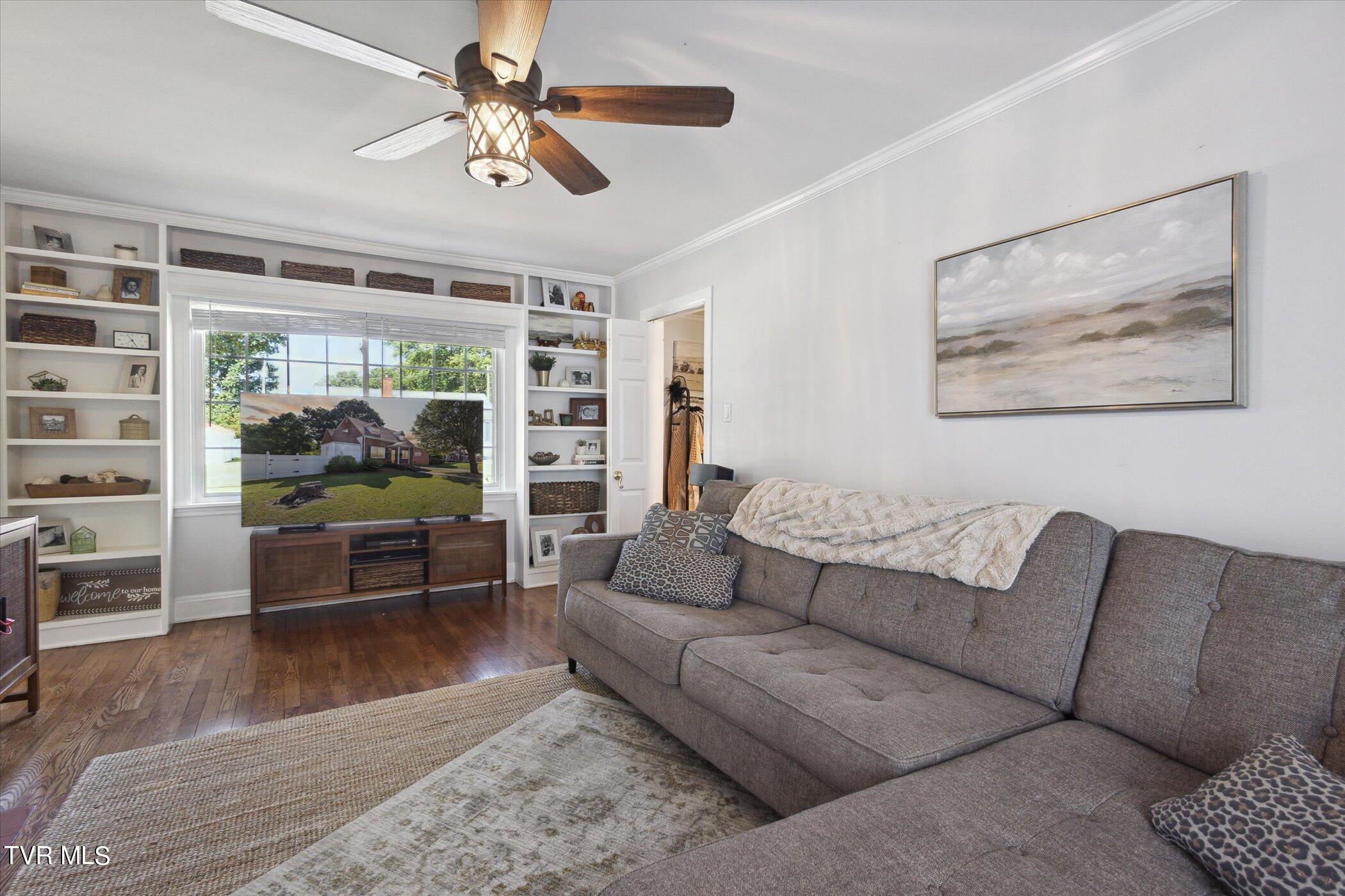 1809 Oakwood Drive