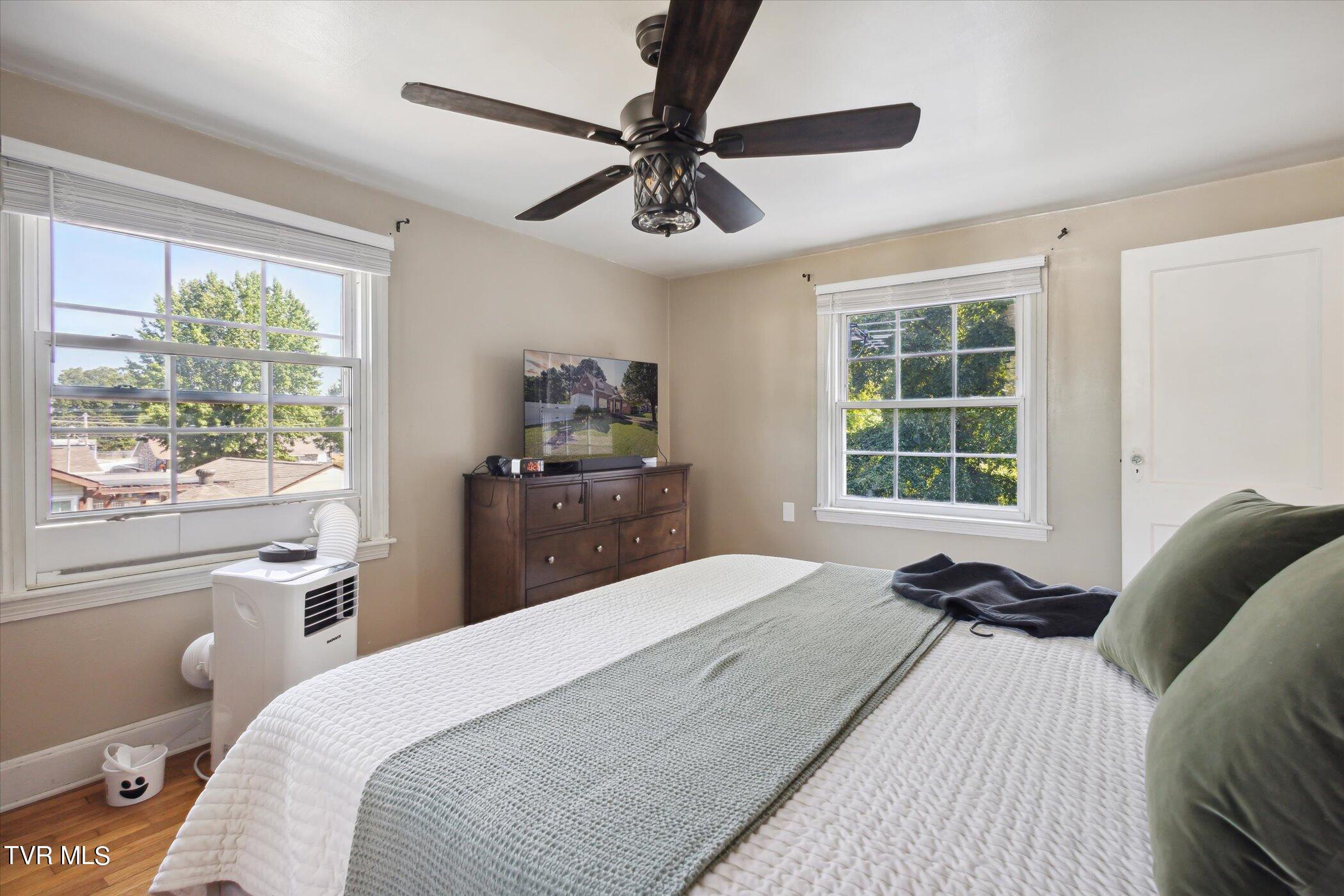 1809 Oakwood Drive