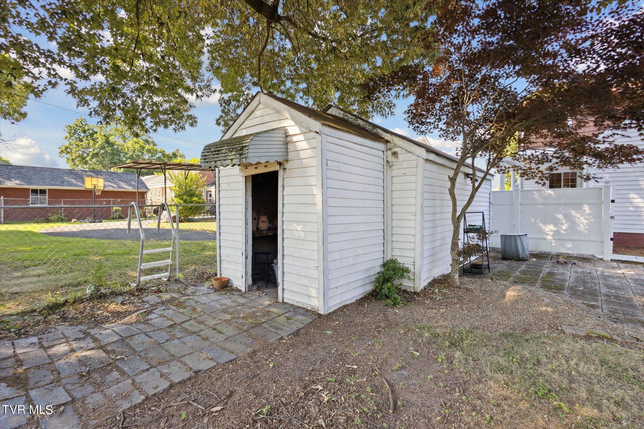 1809 Oakwood Drive