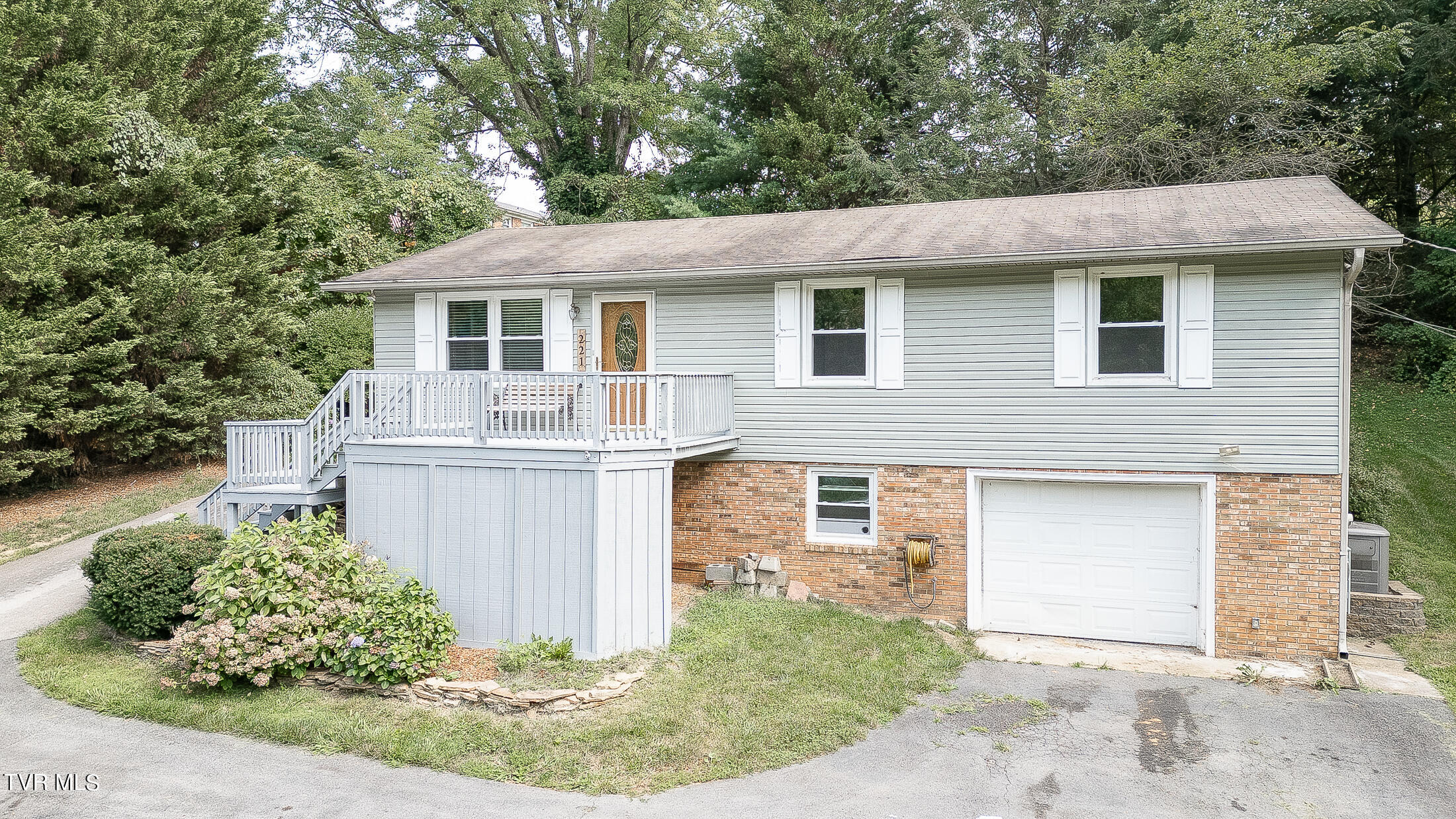 221 Old Parker Pvt Drive