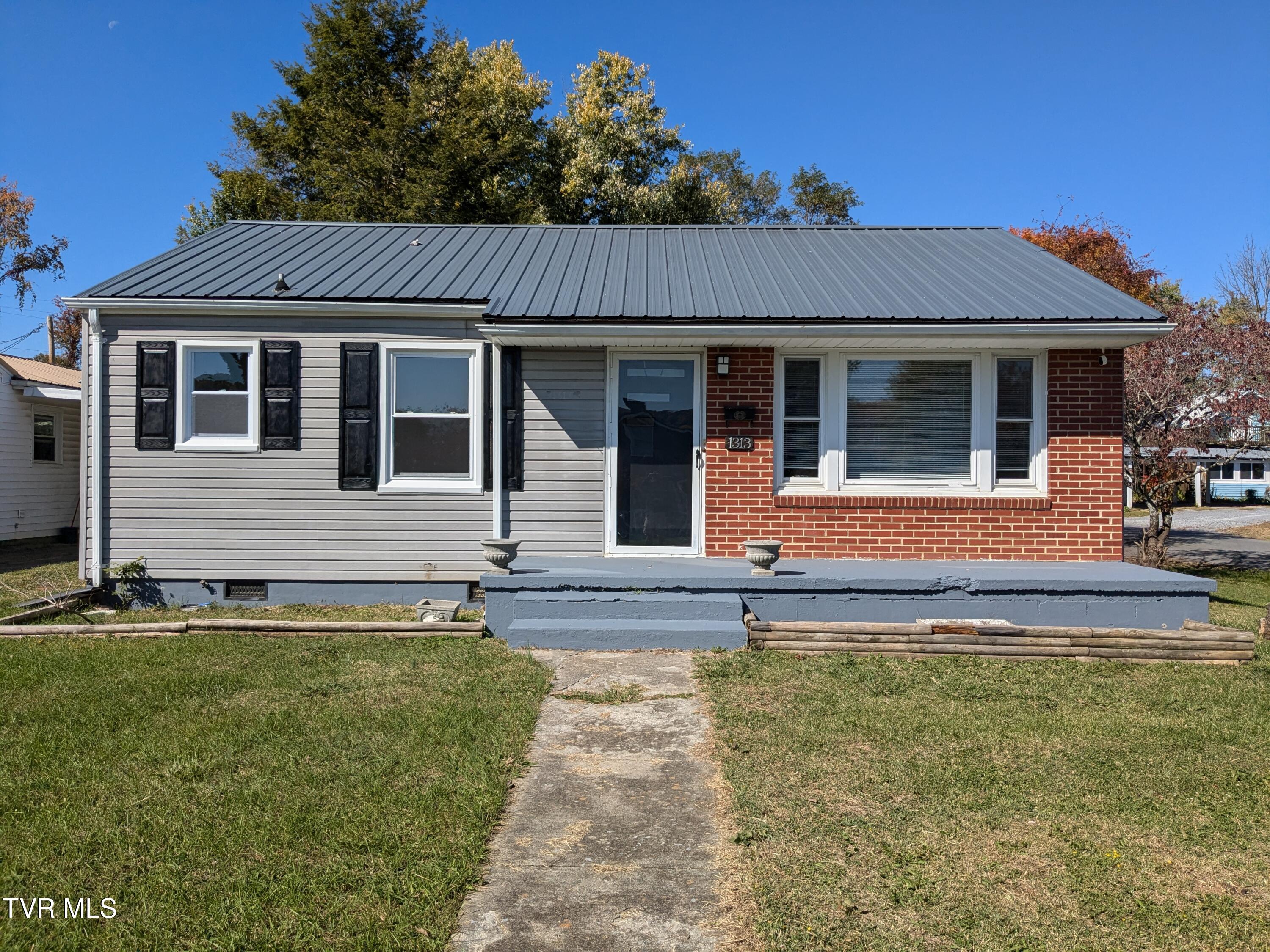 1313 East Holston Avenue