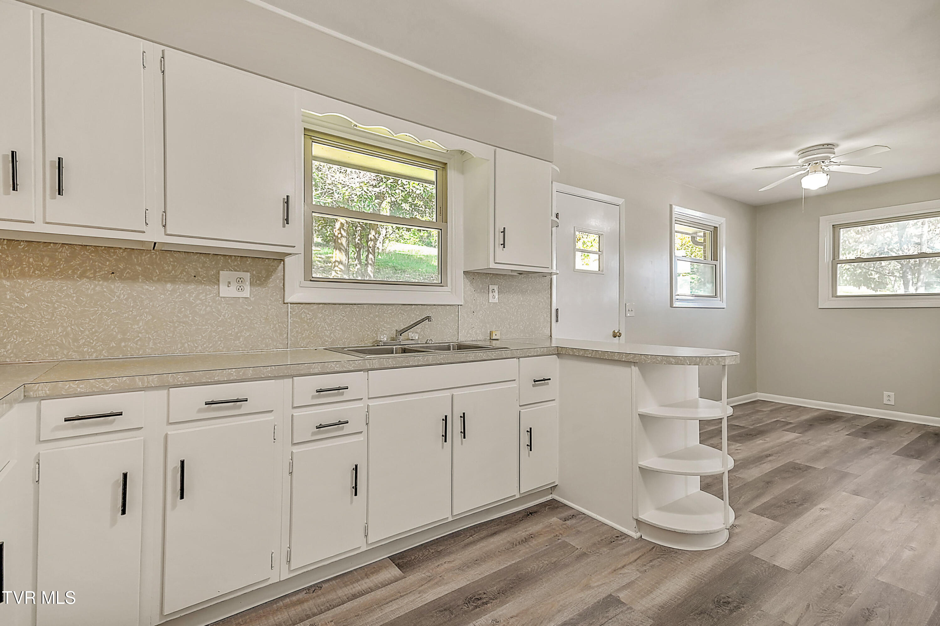 1204 West Carters Valley Road