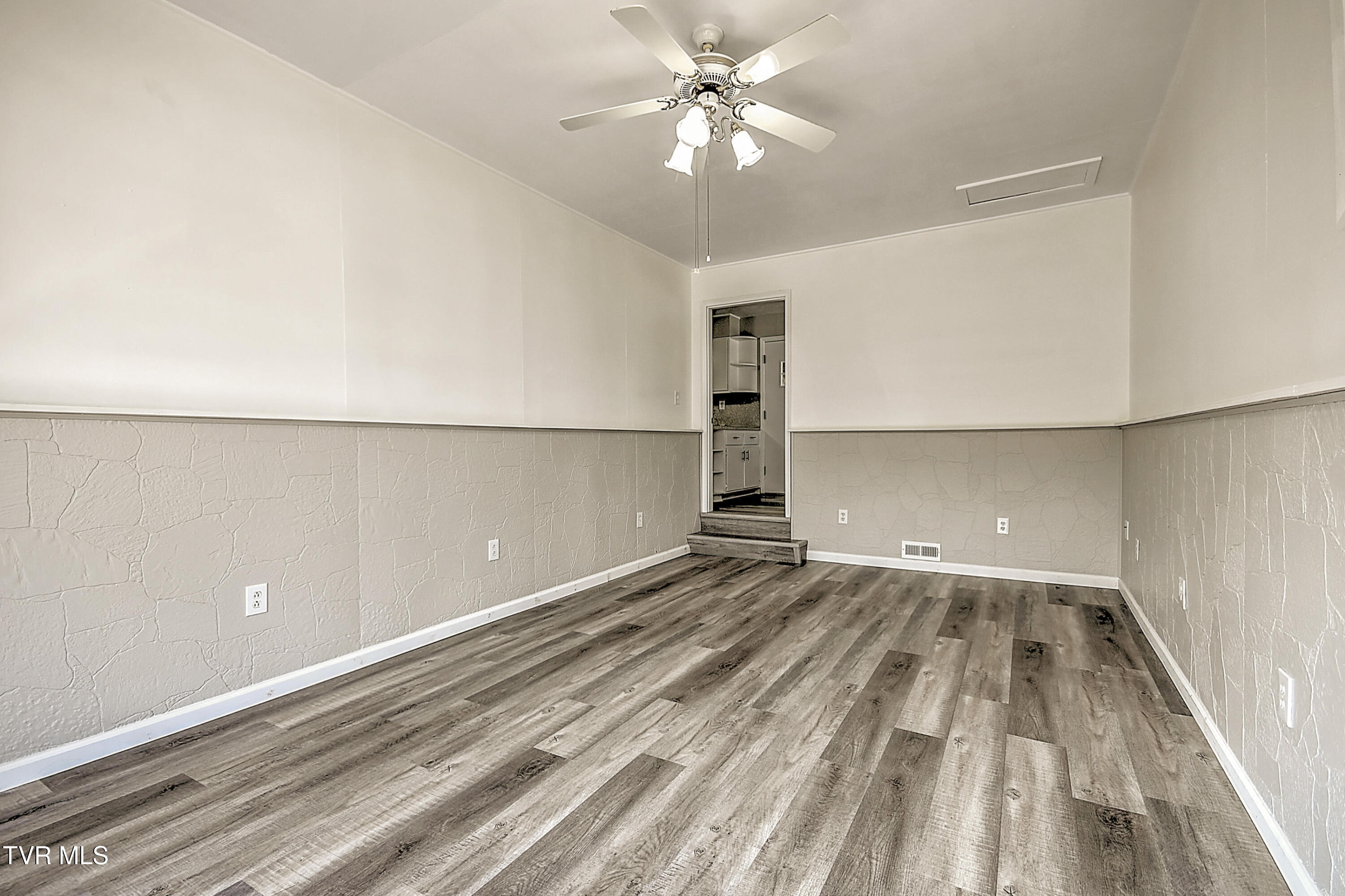 1204 West Carters Valley Road