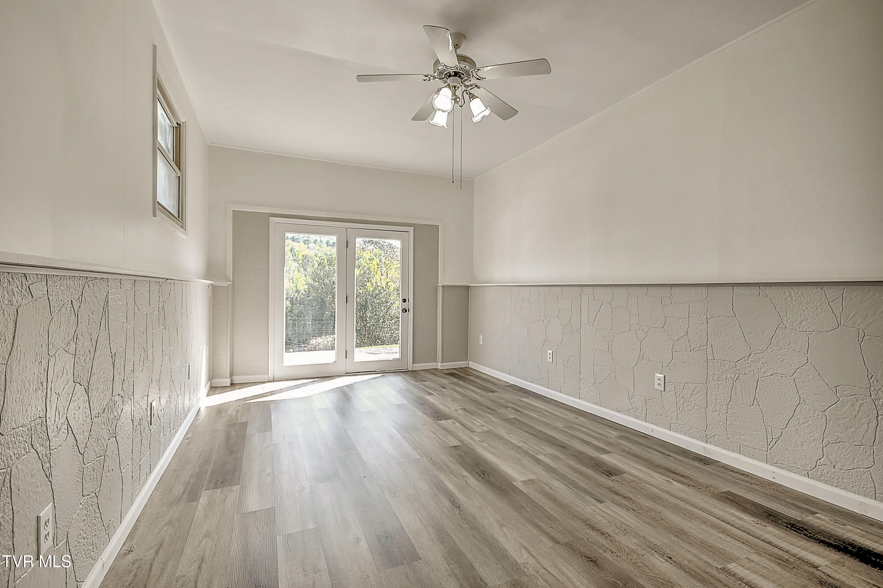 1204 West Carters Valley Road