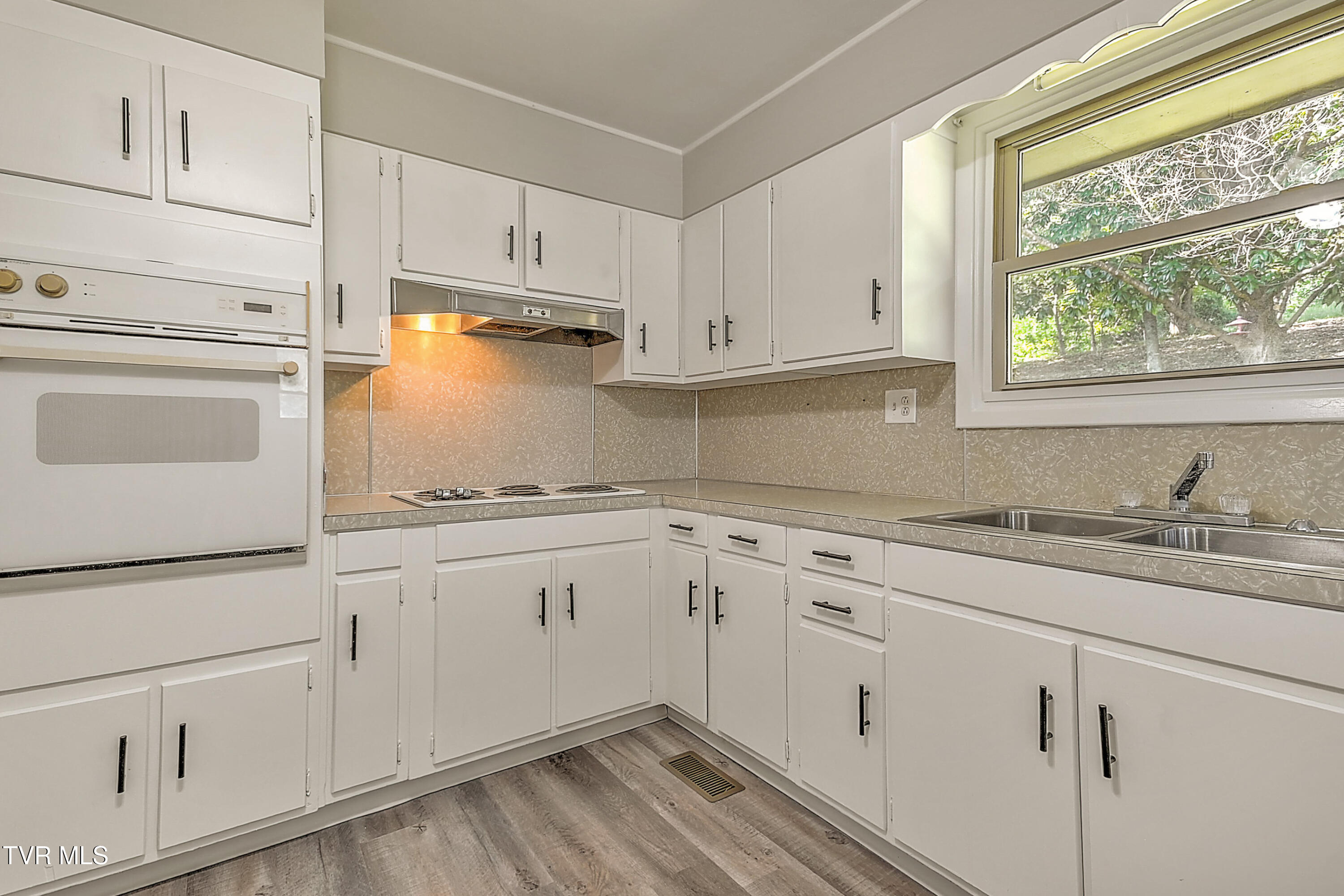 1204 West Carters Valley Road