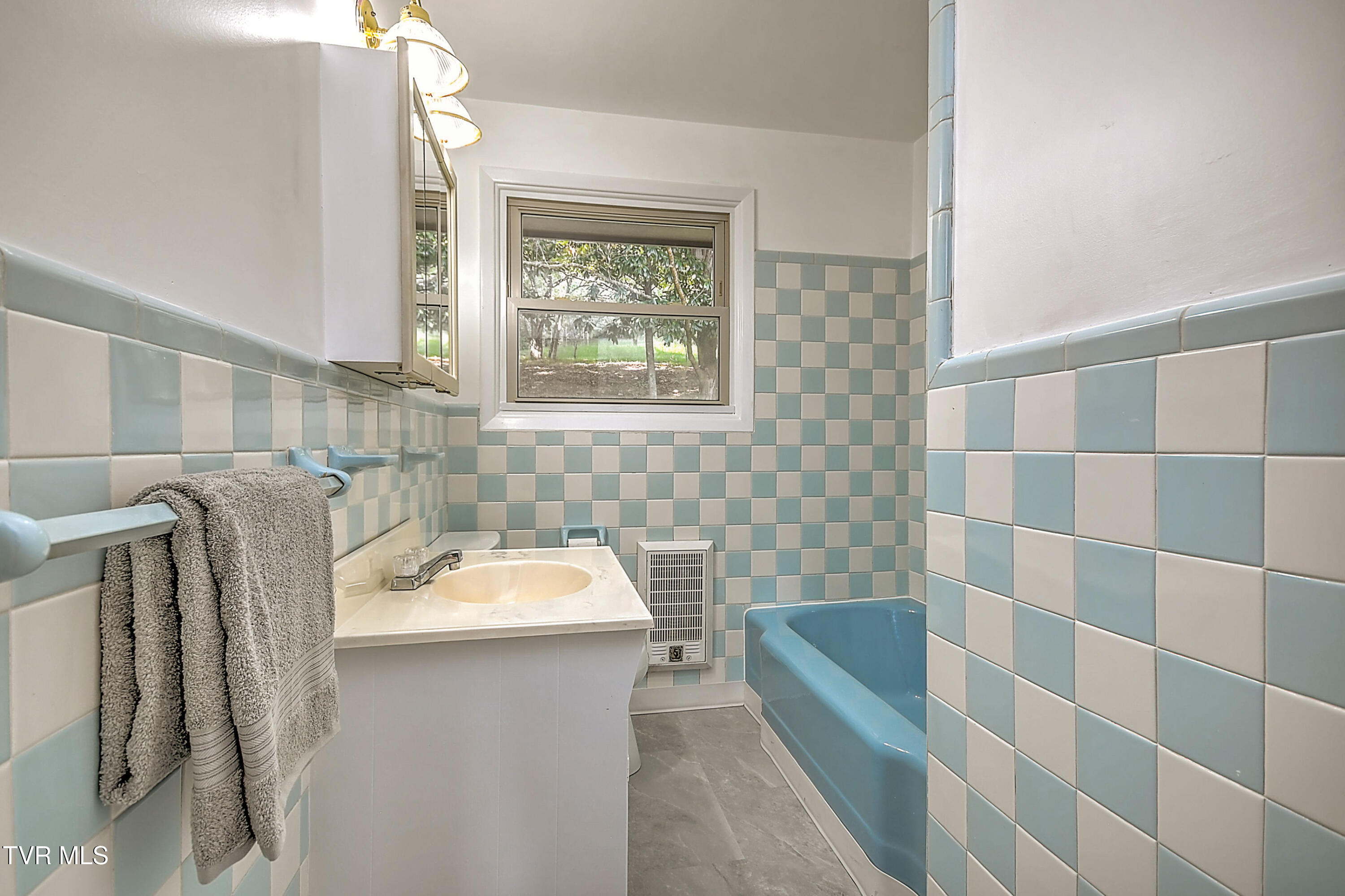 1204 West Carters Valley Road