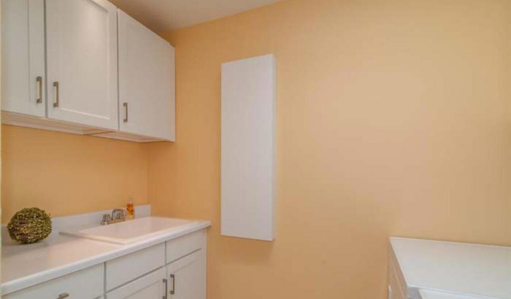 48275 Racquet Lane Lane