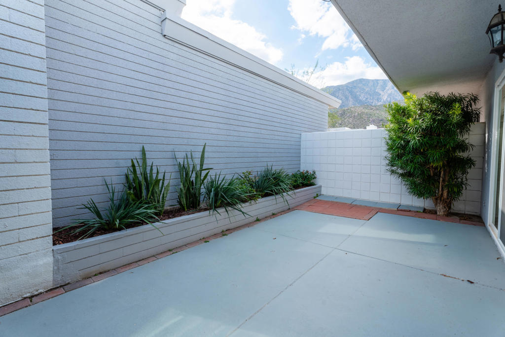 2518 S Sierra Madre