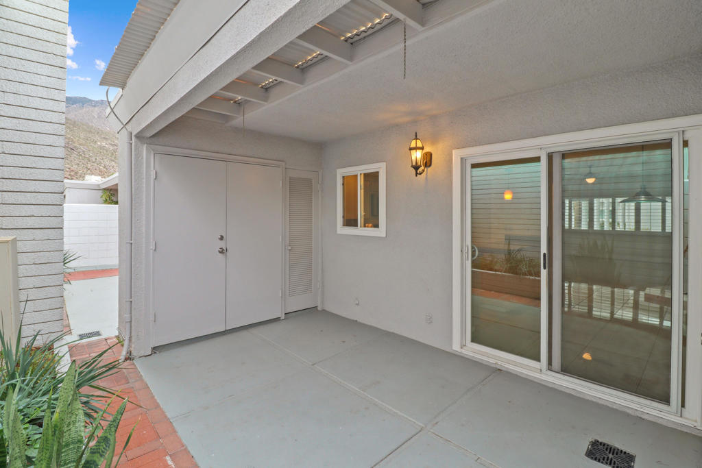 2518 S Sierra Madre