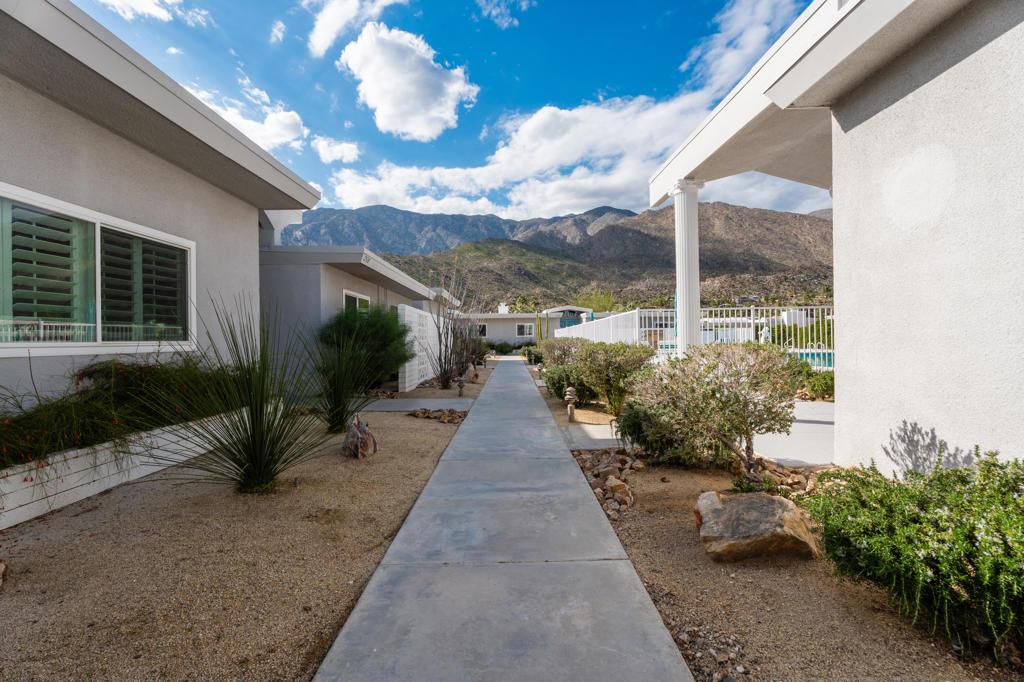 2518 S Sierra Madre