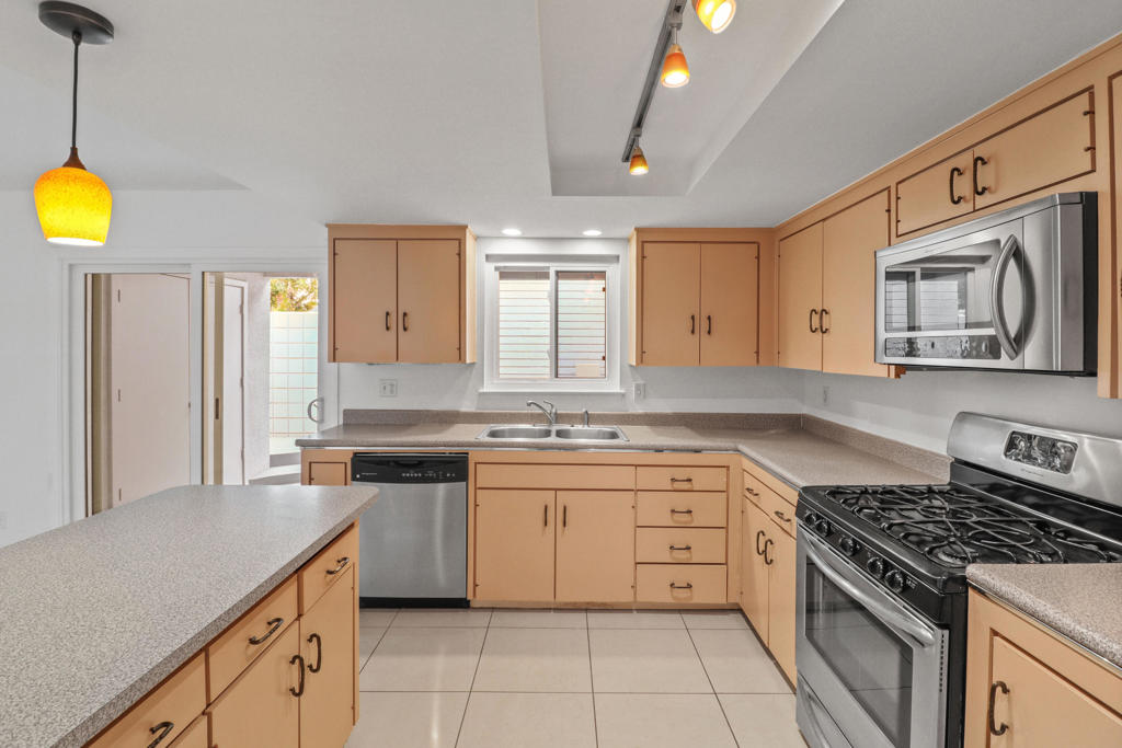 2518 S Sierra Madre