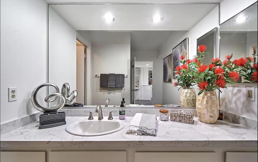 255 E Avenida Granada 322