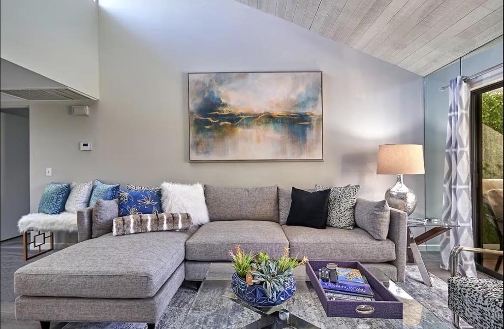 255 E Avenida Granada 322