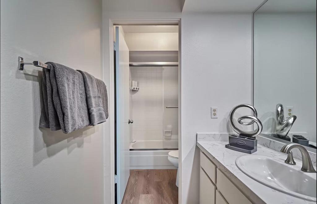 255 E Avenida Granada 322