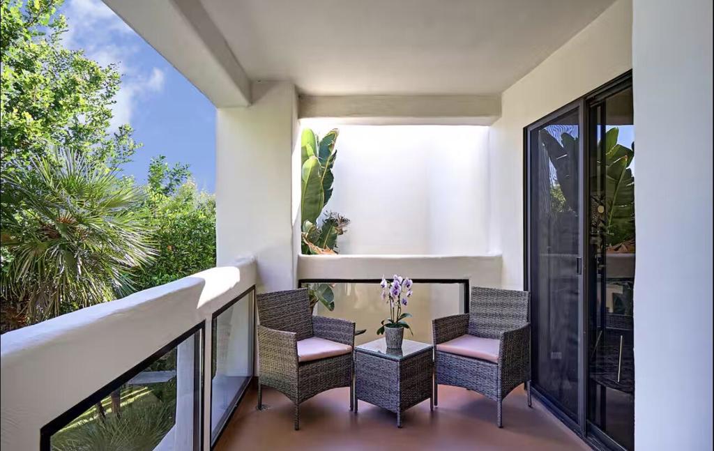 255 E Avenida Granada 322