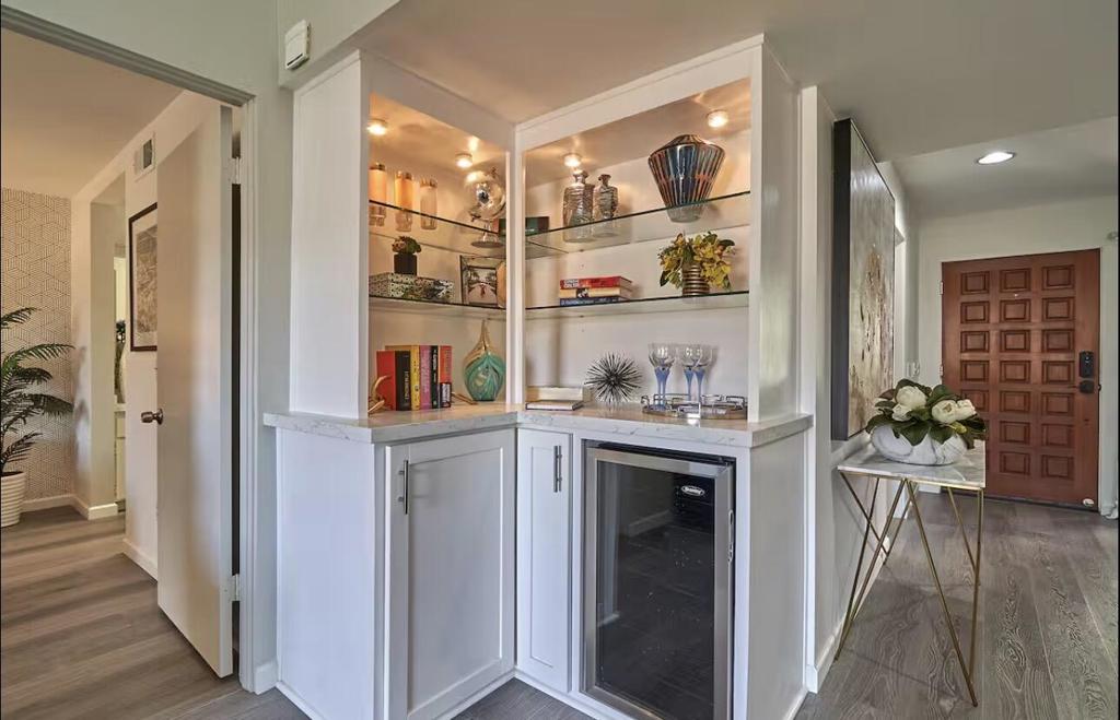 255 E Avenida Granada 322