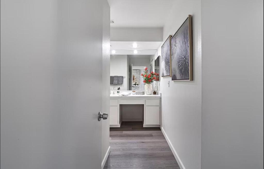 255 E Avenida Granada 322