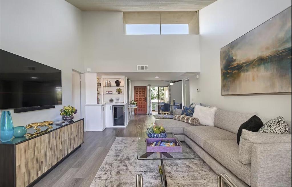 255 E Avenida Granada 322