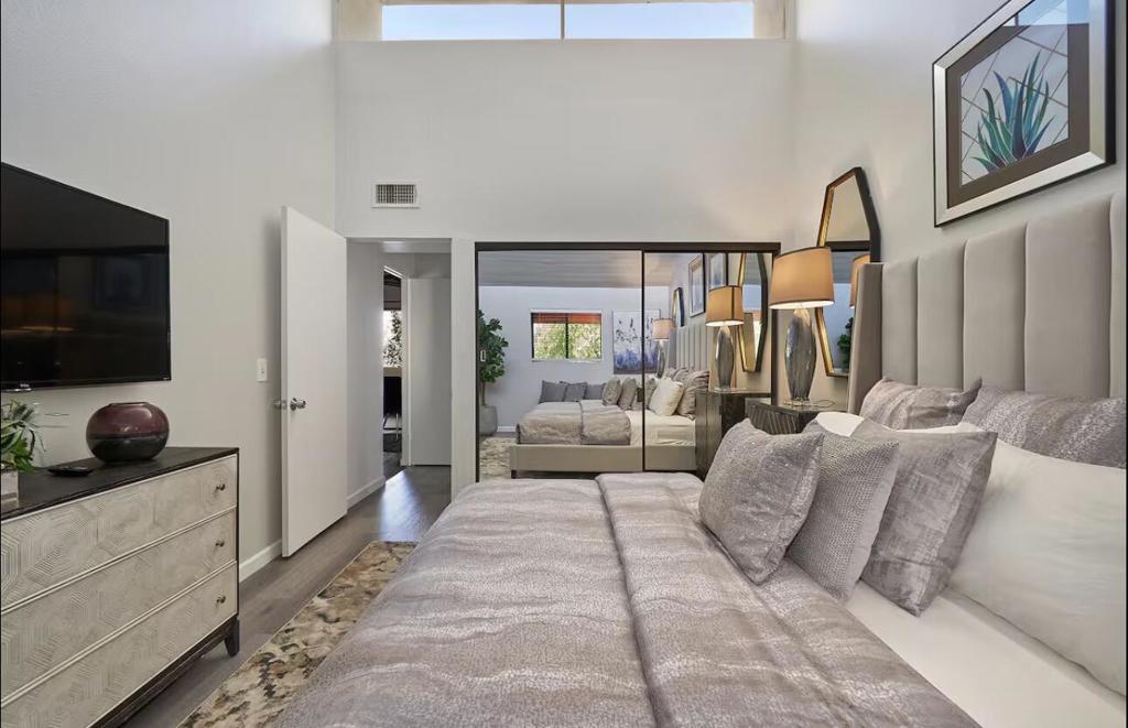 255 E Avenida Granada 322