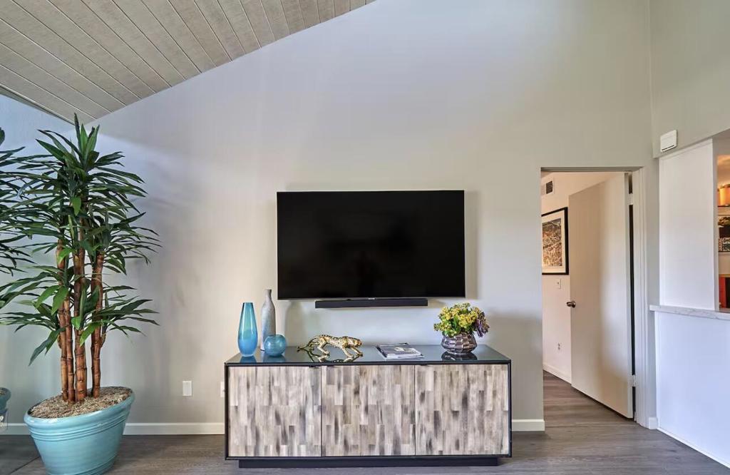 255 E Avenida Granada 322