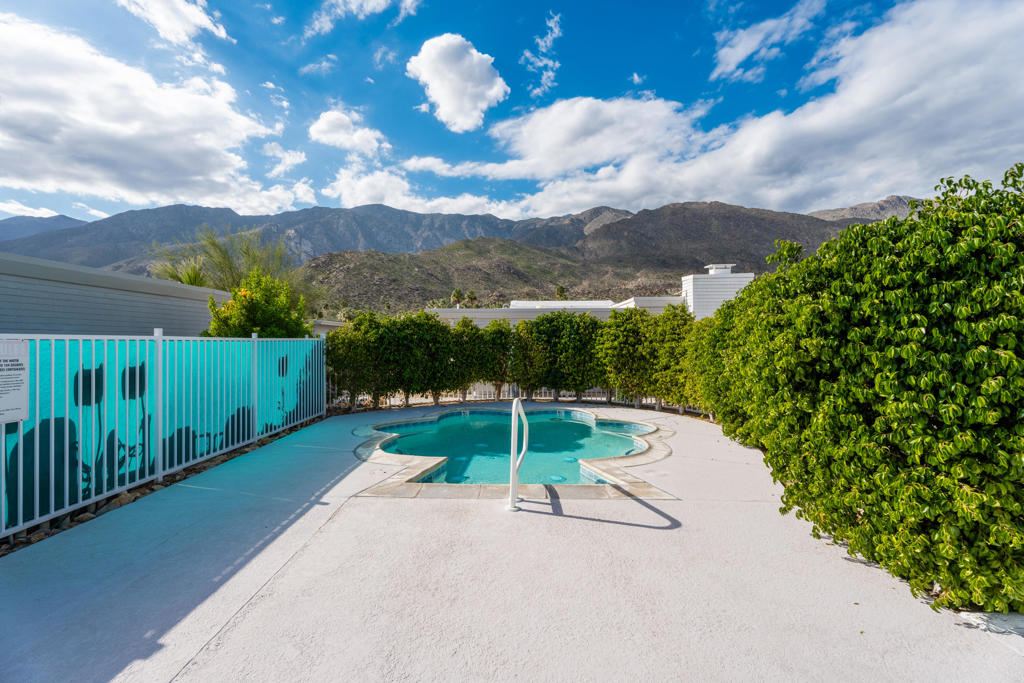 2518 S Sierra Madre