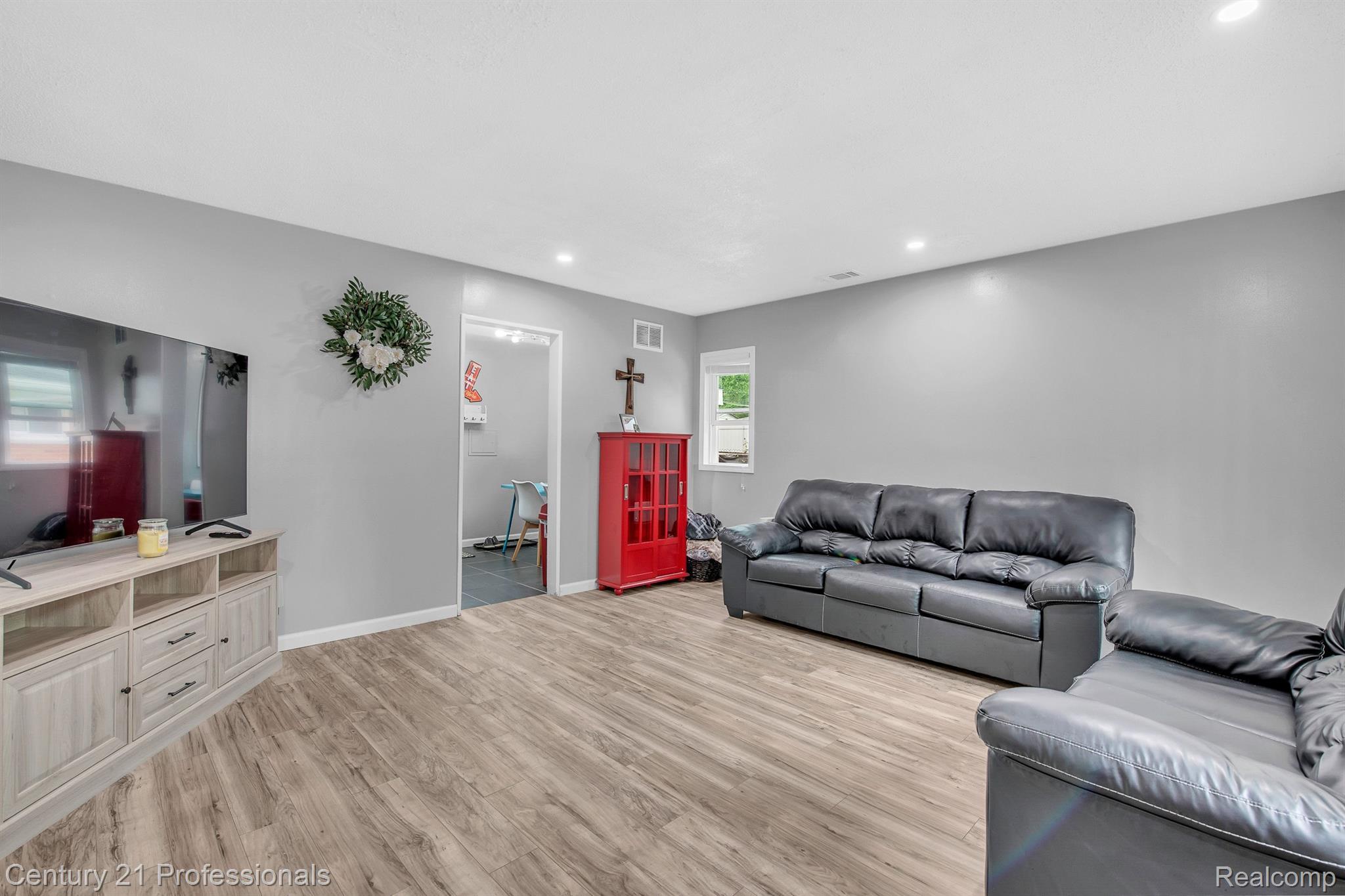 103 KENYON Drive