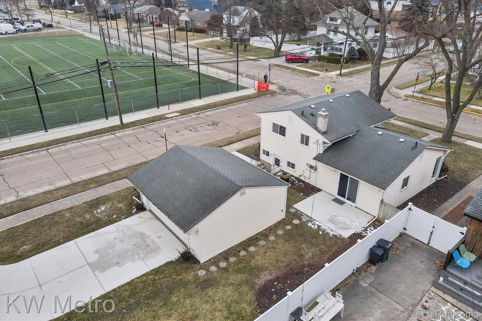 202 BROADACRE Avenue