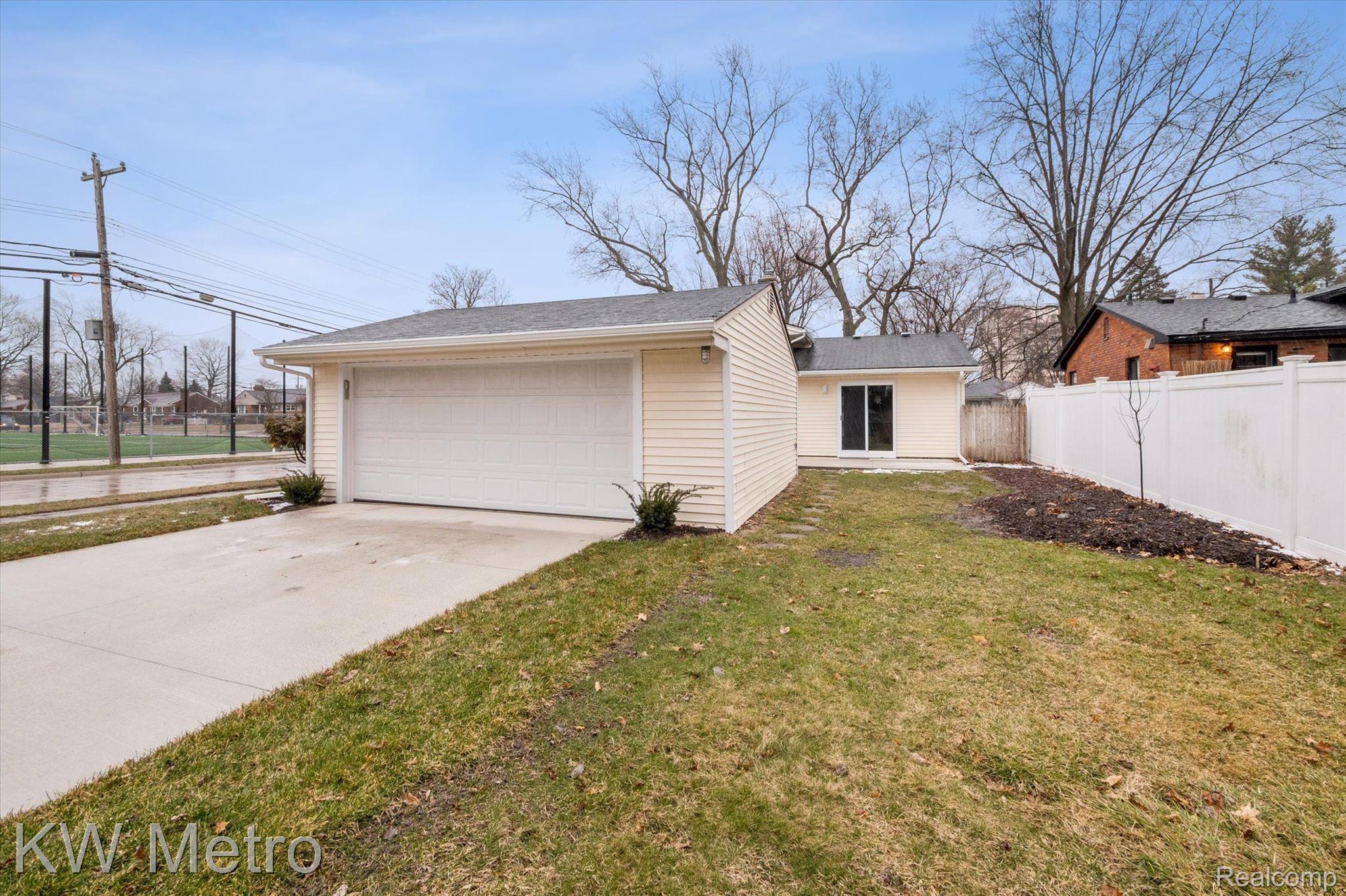 202 BROADACRE Avenue