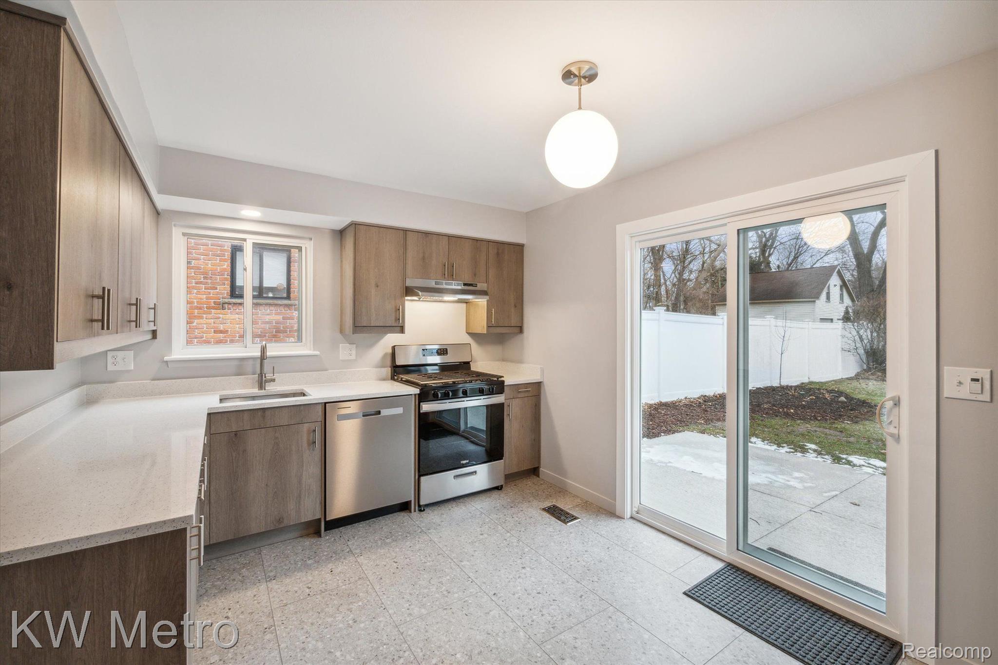 202 BROADACRE Avenue
