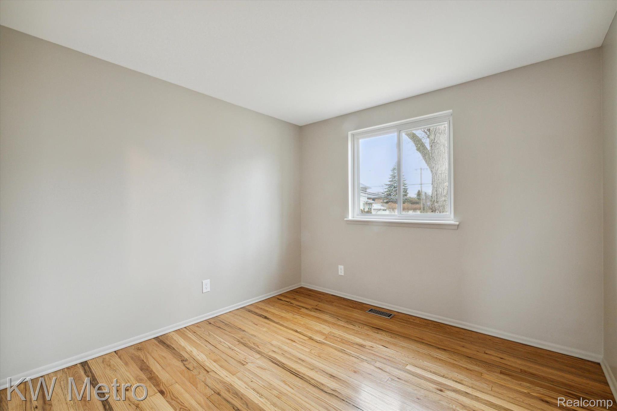 202 BROADACRE Avenue