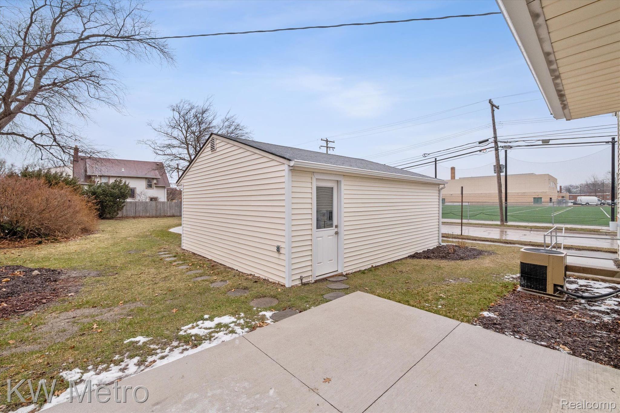 202 BROADACRE Avenue