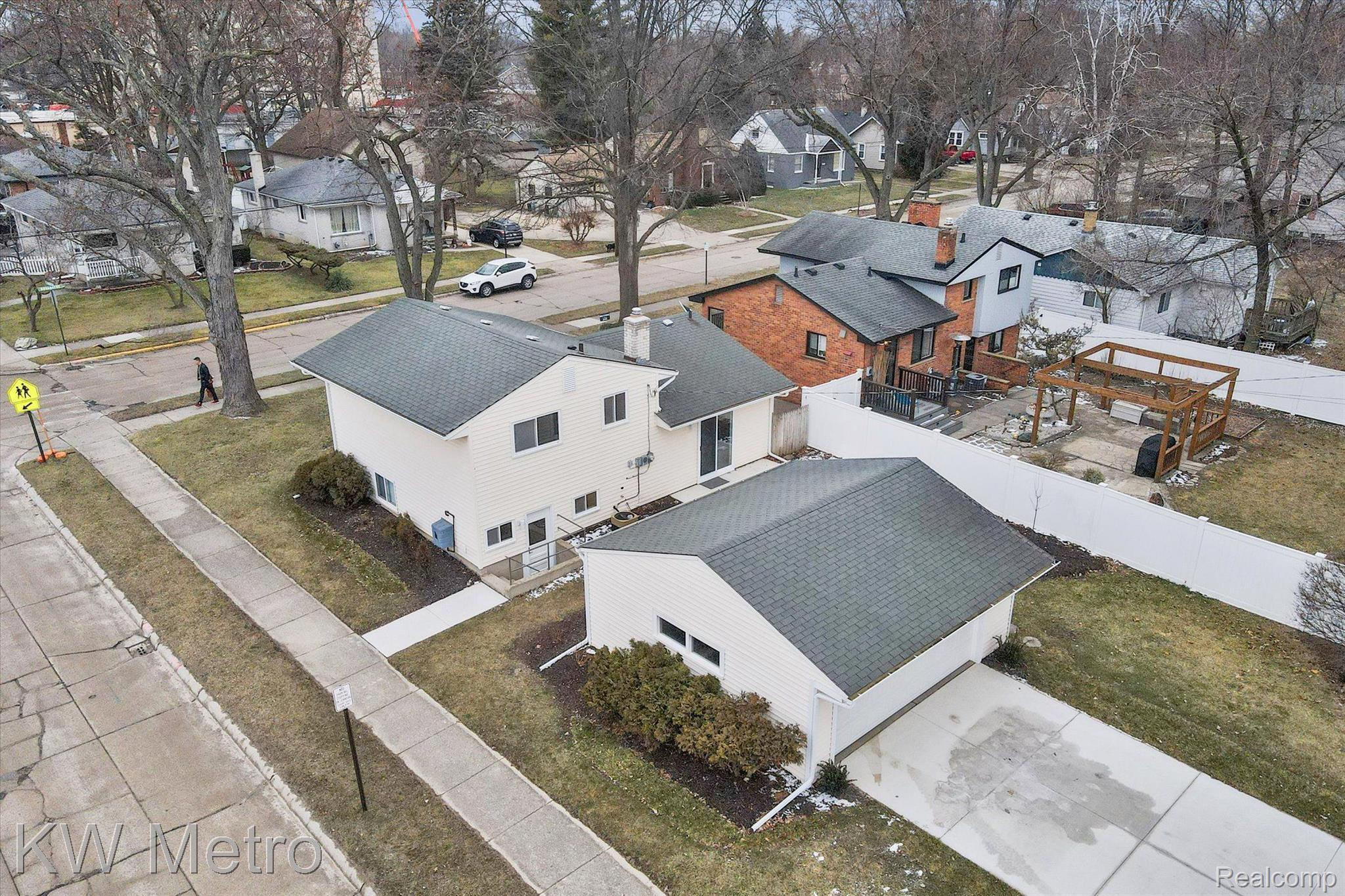 202 BROADACRE Avenue
