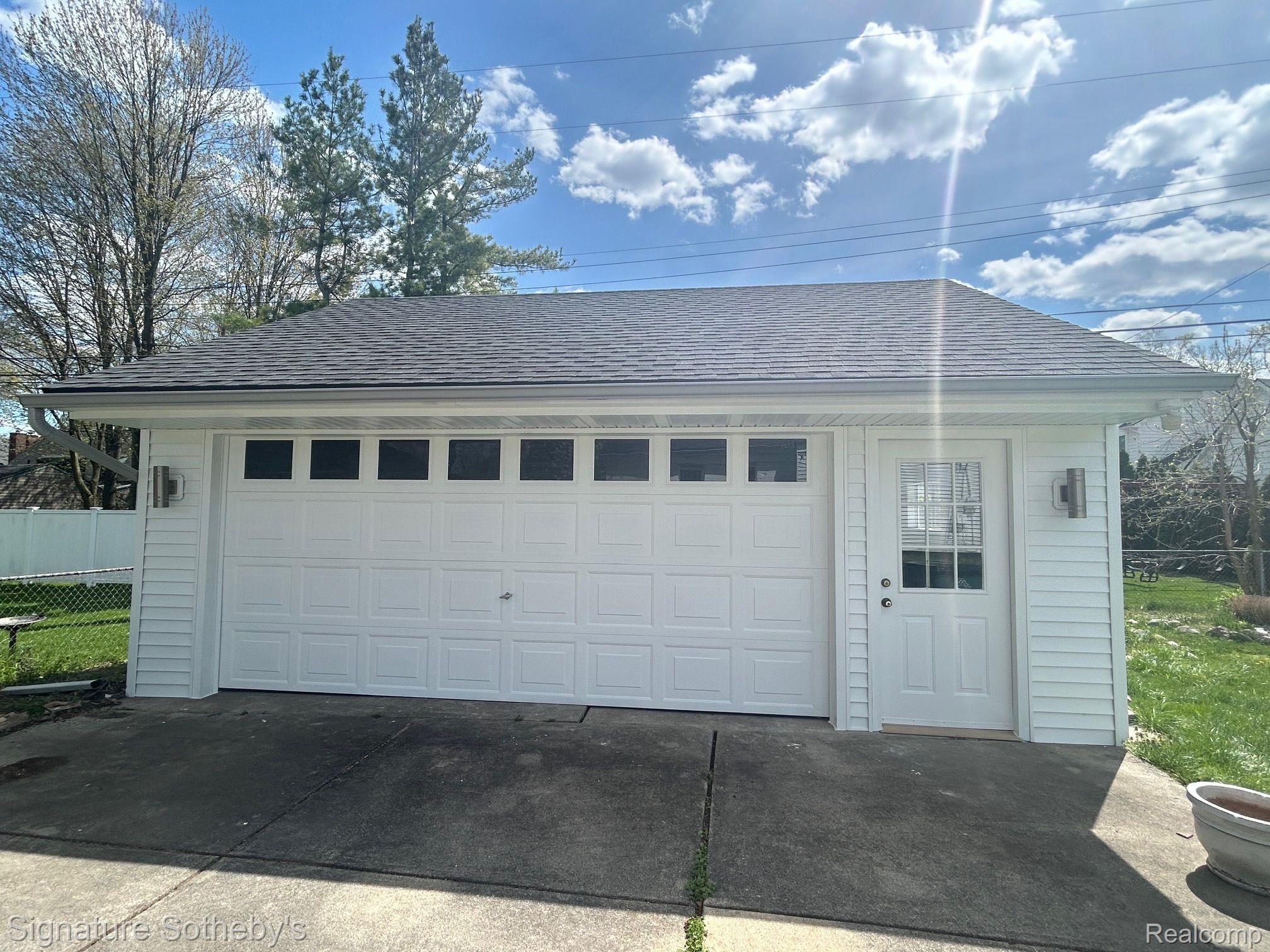 2194 Dorchester Road