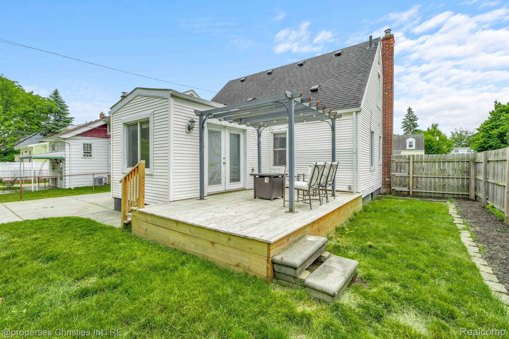 1366 PEARSON Street