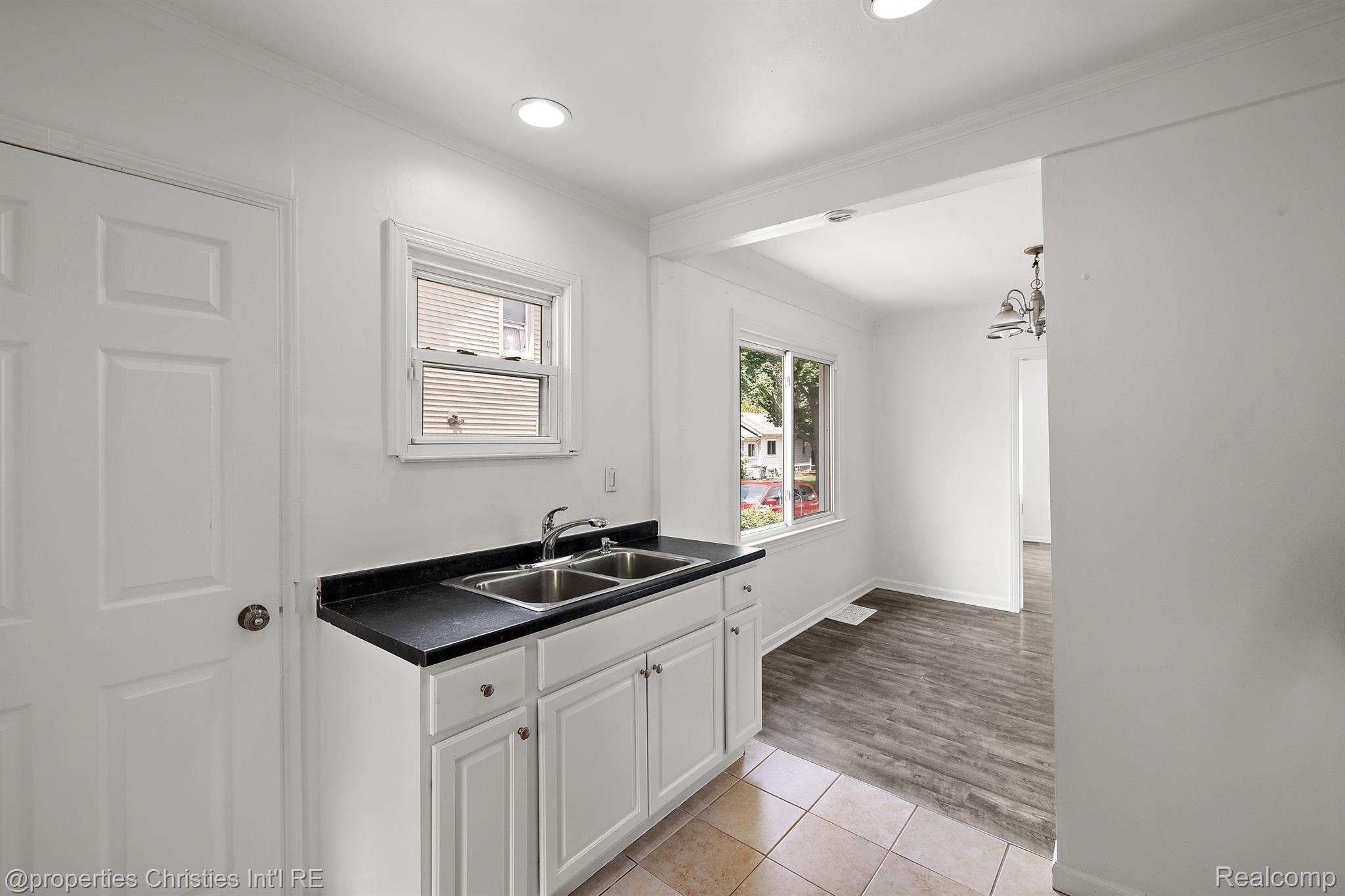 337 W OTIS Avenue