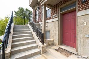2507 JOHN R Street 35