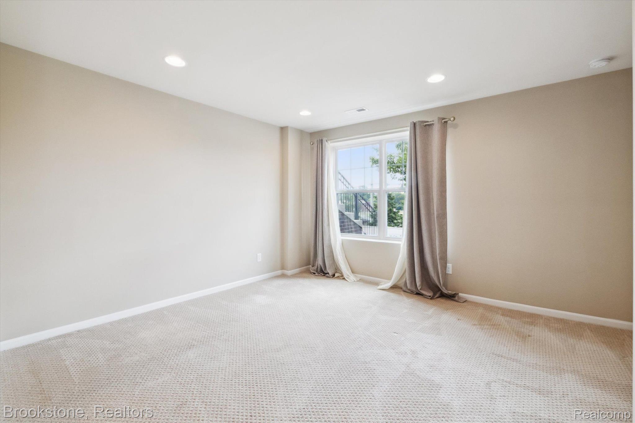 2598 HELMSDALE Circle