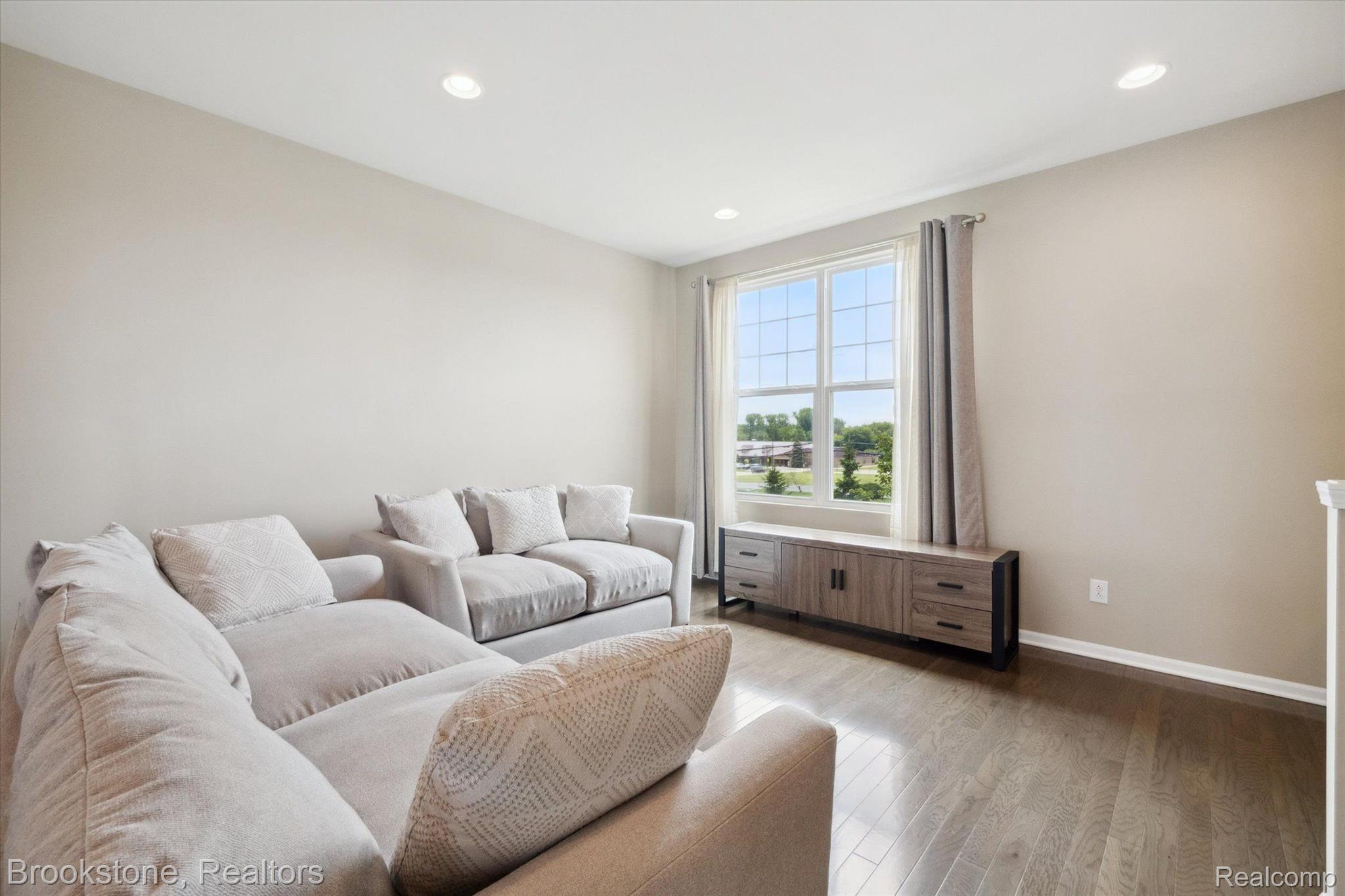 2598 HELMSDALE Circle