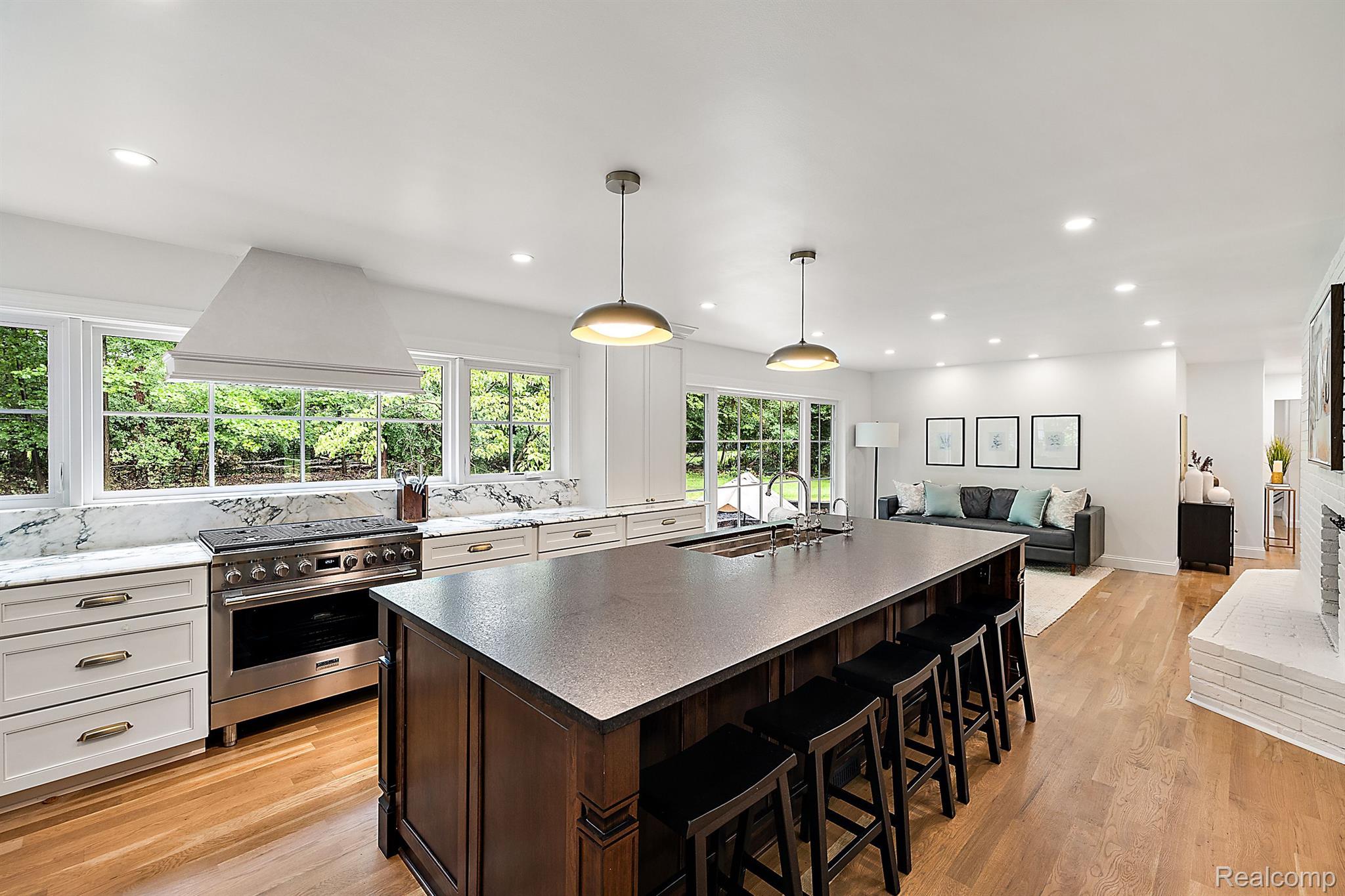 30105 WOODHAVEN Lane