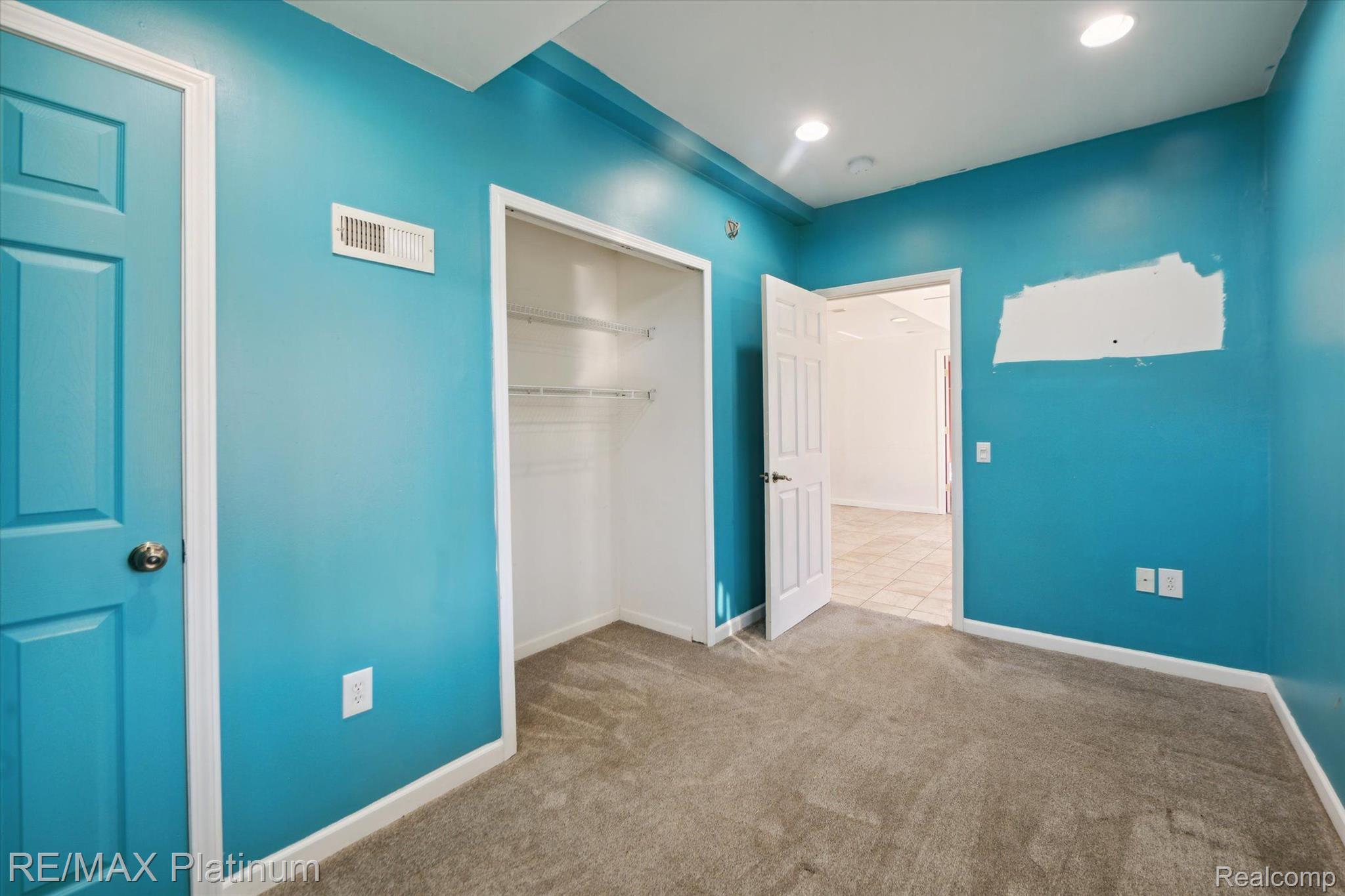 3017 HUNTERS Way