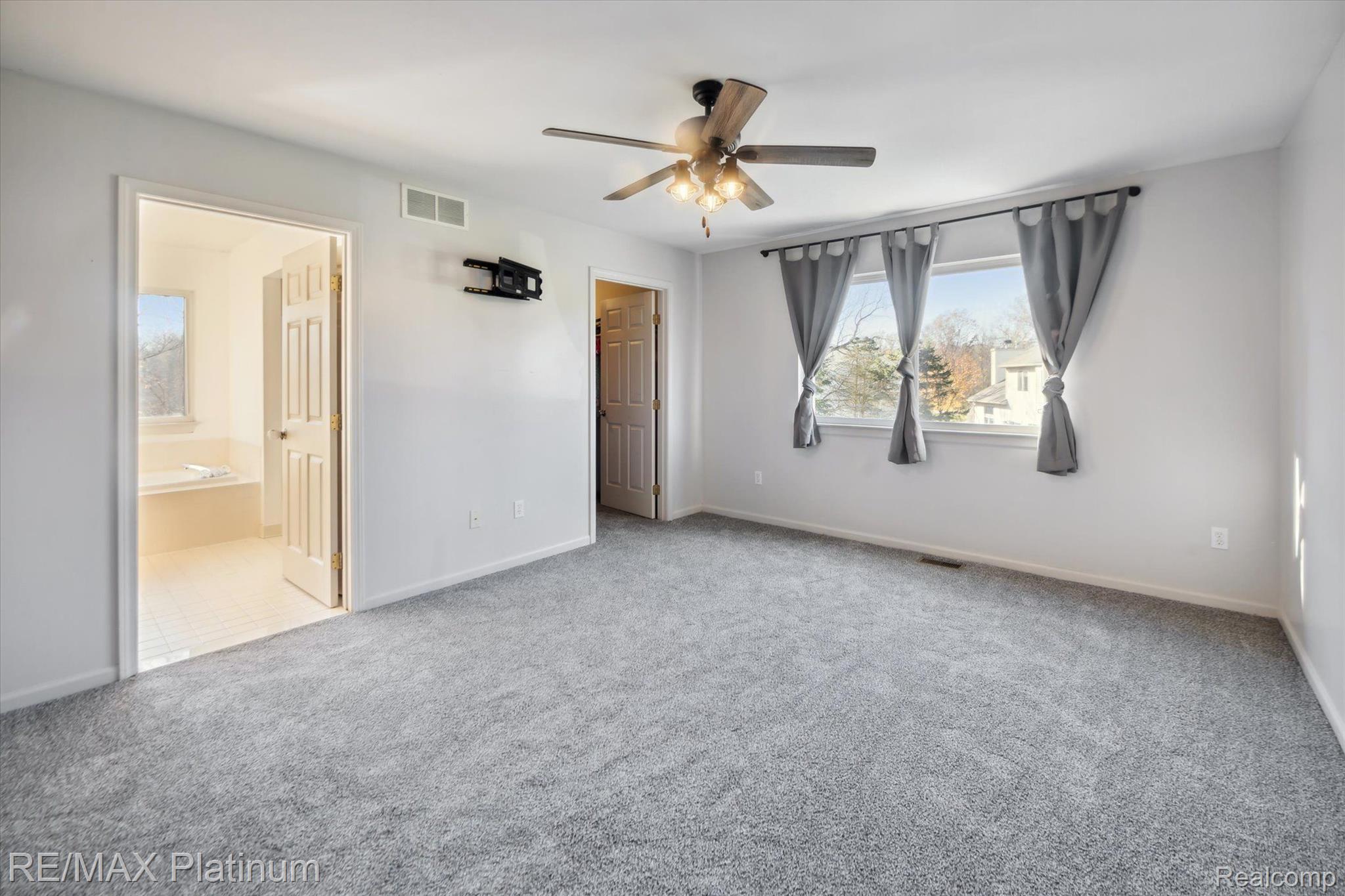 3017 HUNTERS Way