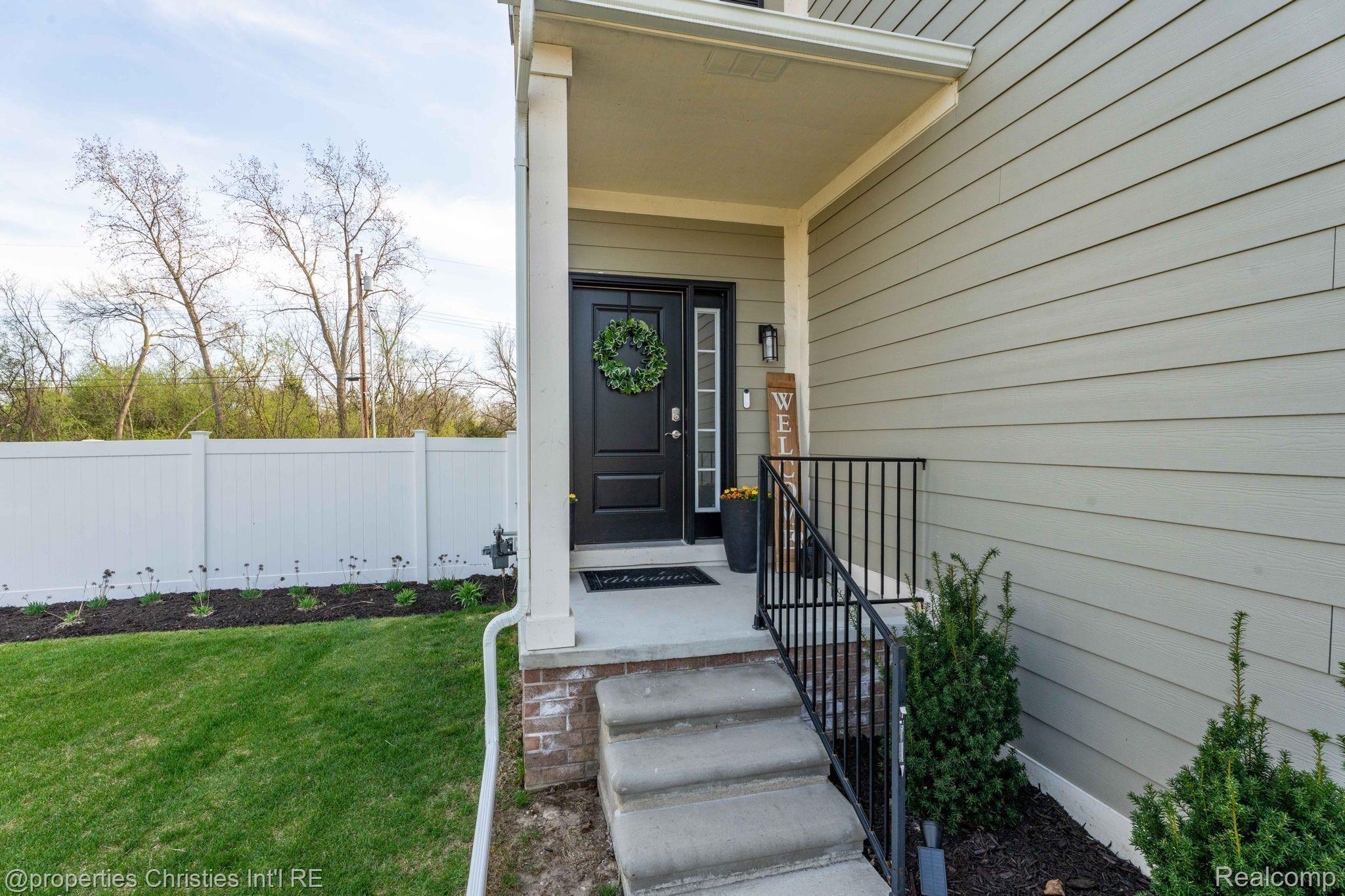 2512 E MAPLE Road