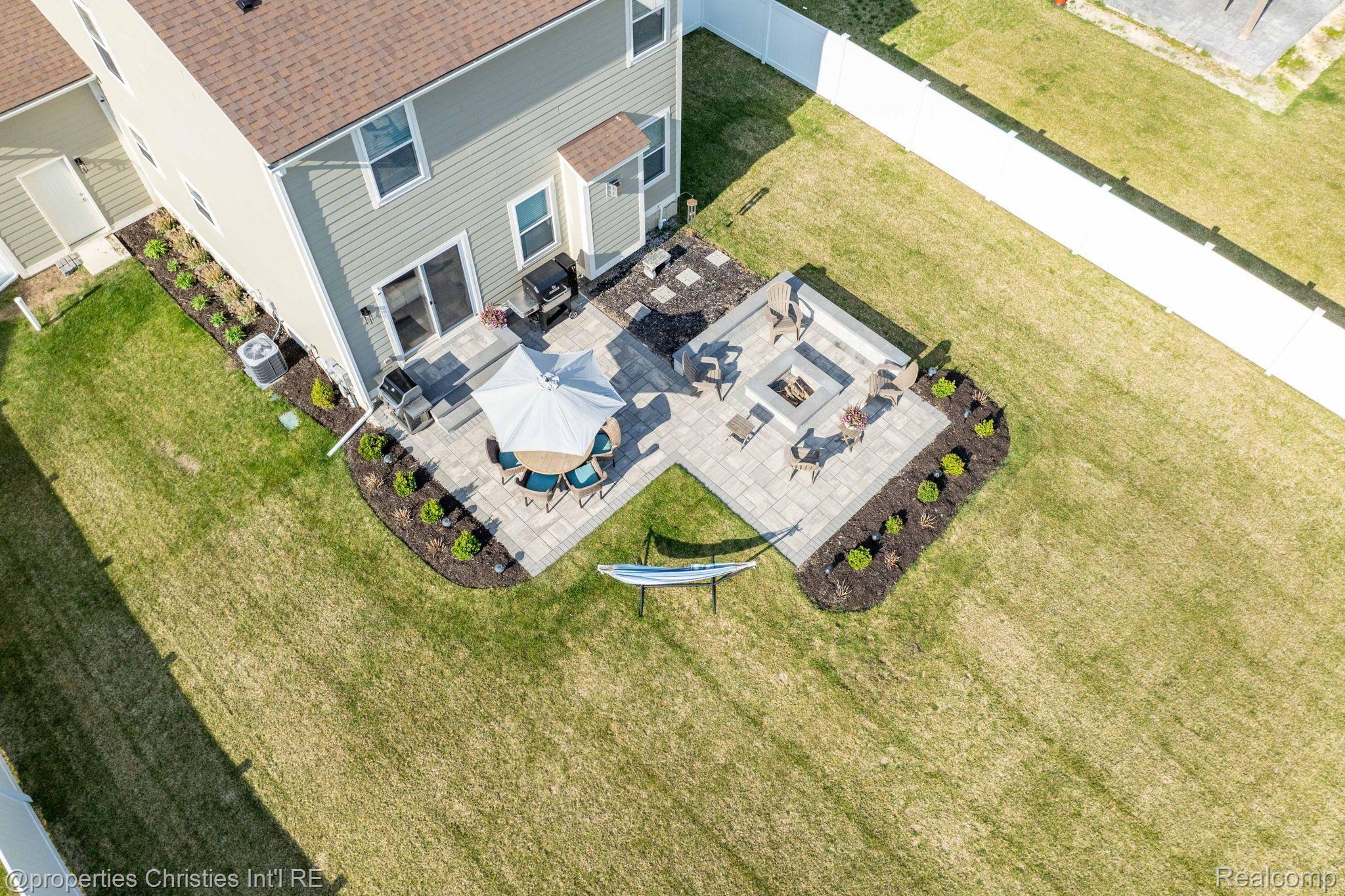 2512 E MAPLE Road