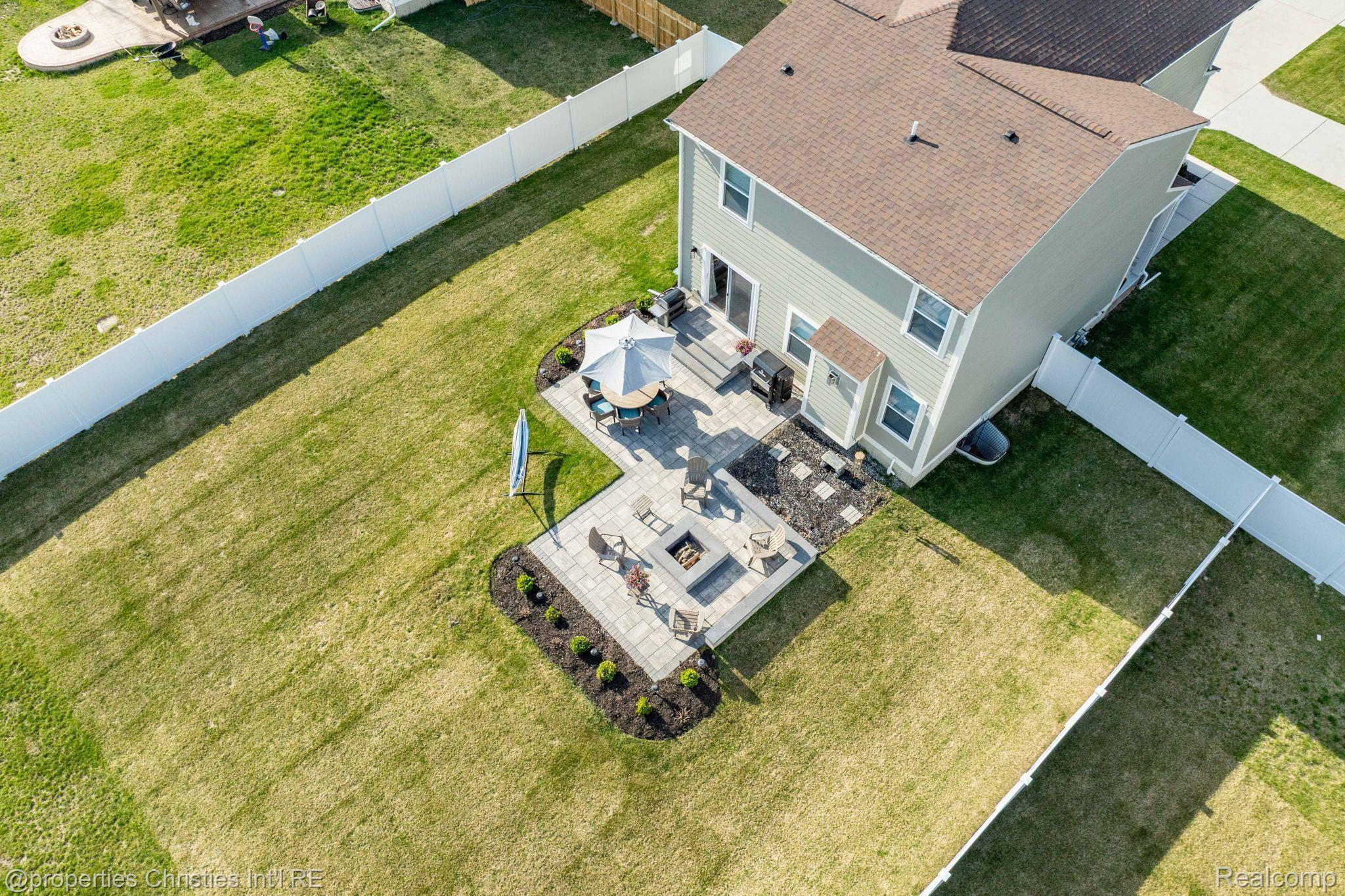 2512 E MAPLE Road