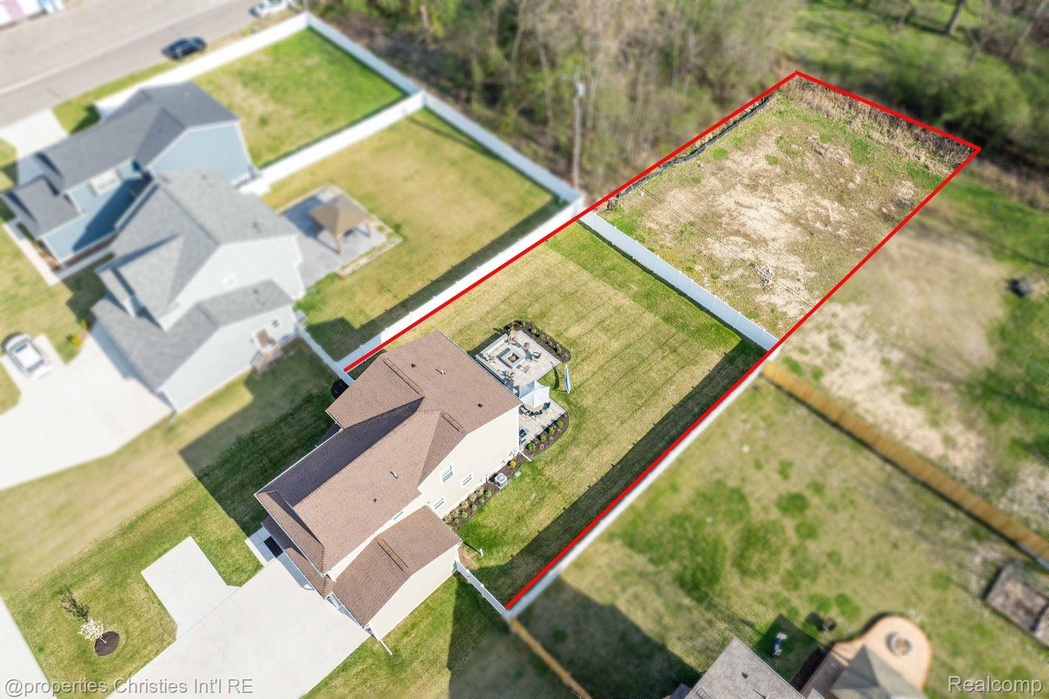 2512 E MAPLE Road