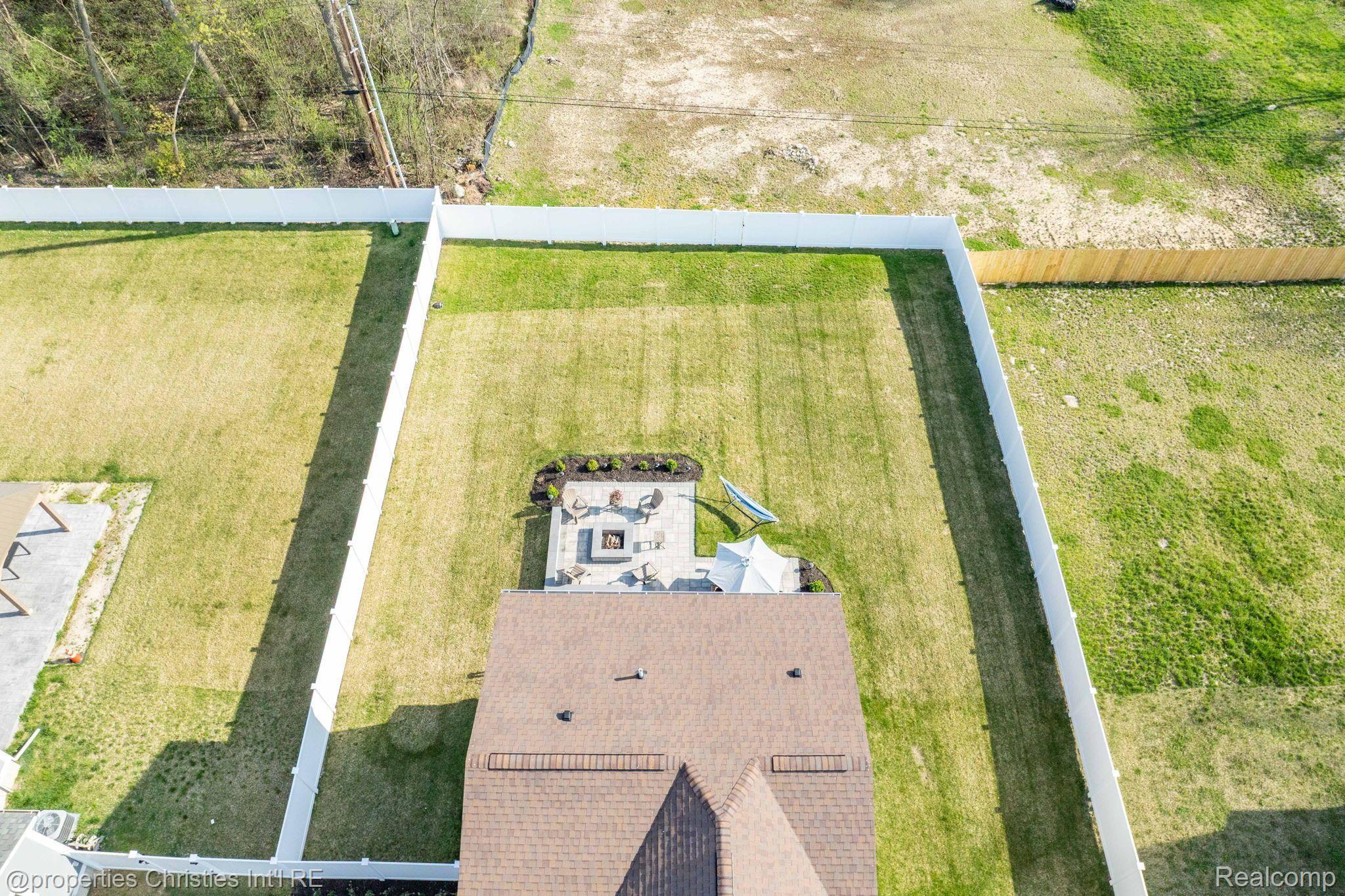 2512 E MAPLE Road